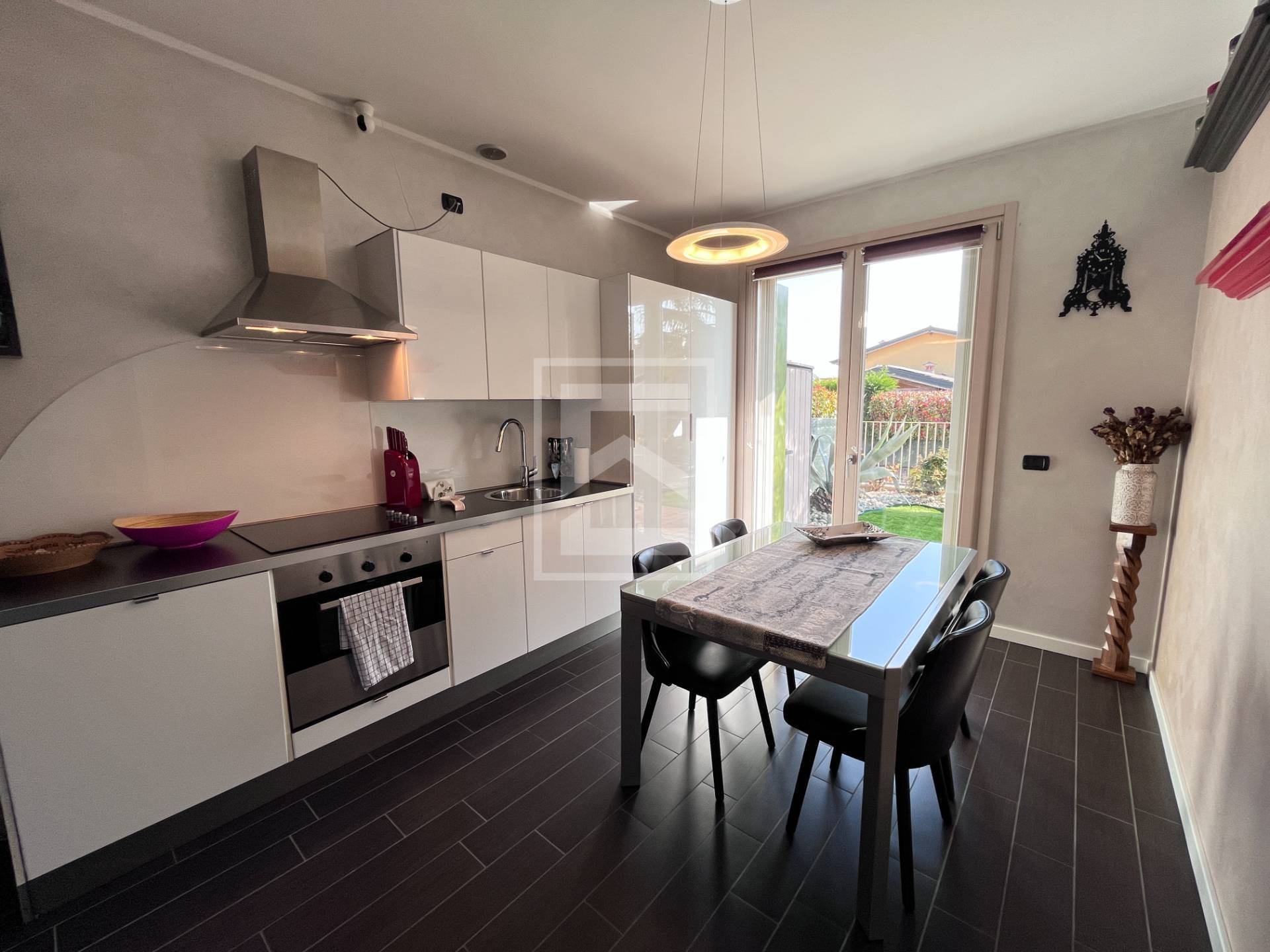 Villa a schiera in vendita a Lonato del Garda, Sedena