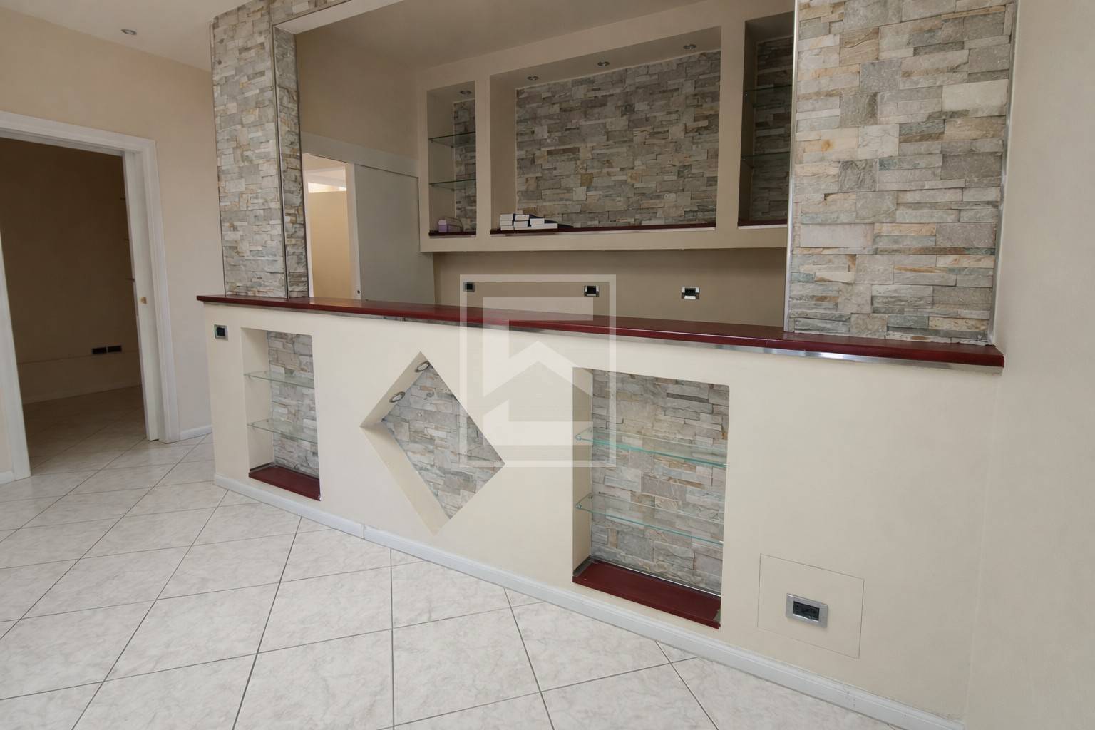 Negozio in vendita a Desenzano del Garda, Desenzano del Garda