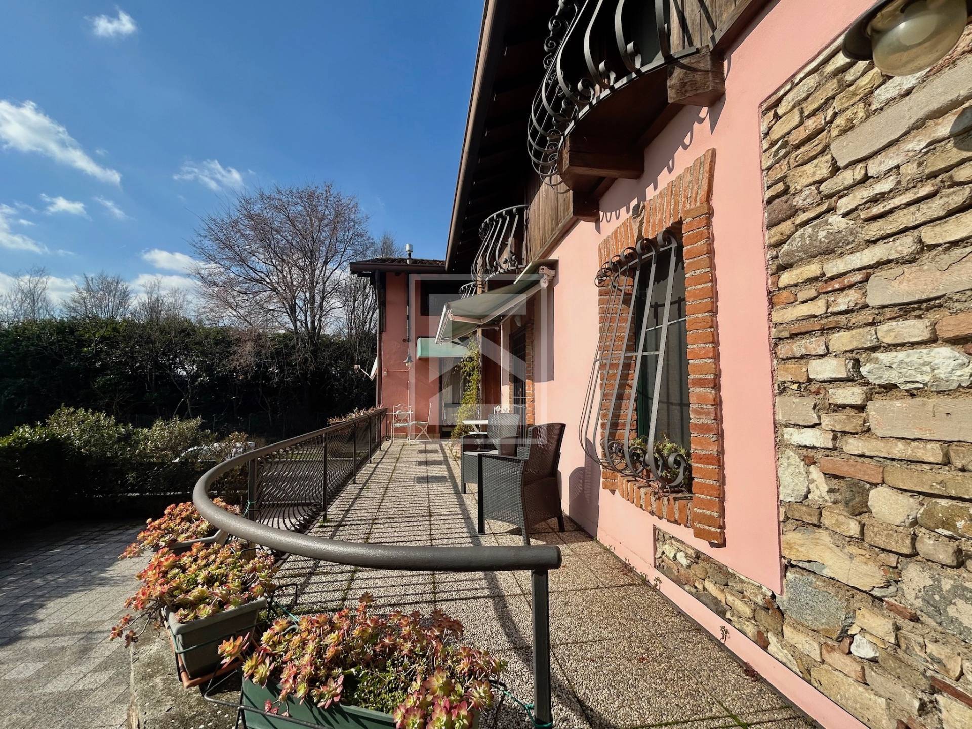 Casa Indipendente in vendita a Desenzano del Garda