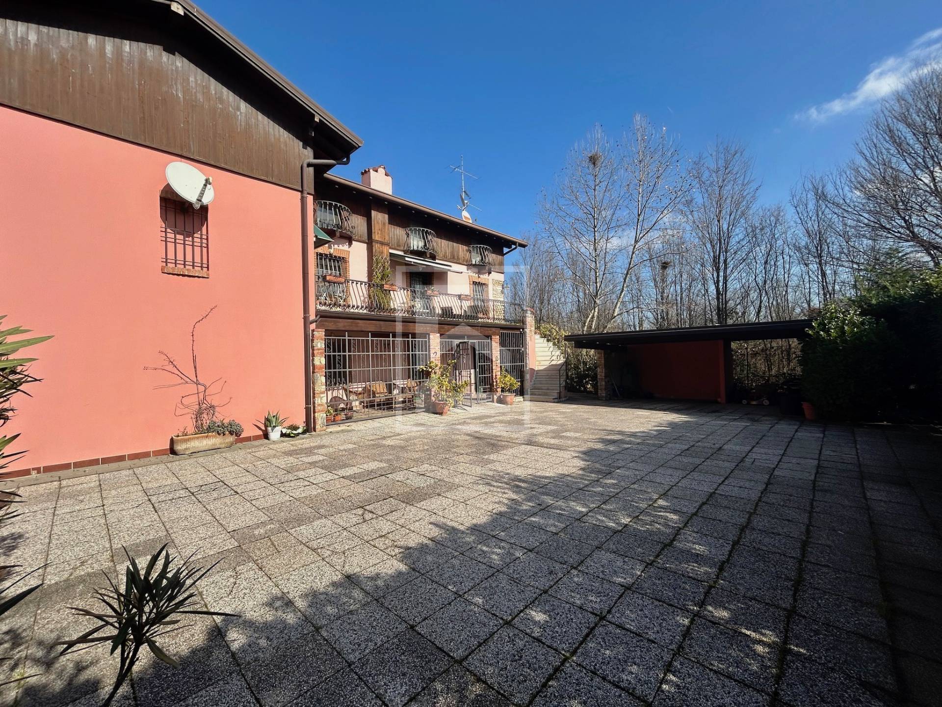 Casa Indipendente in vendita a Desenzano del Garda