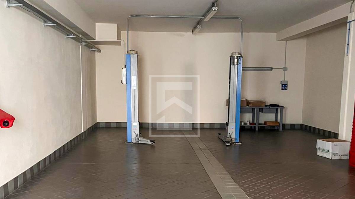 Locale Commerciale in vendita a Brescia, Borgo Trento