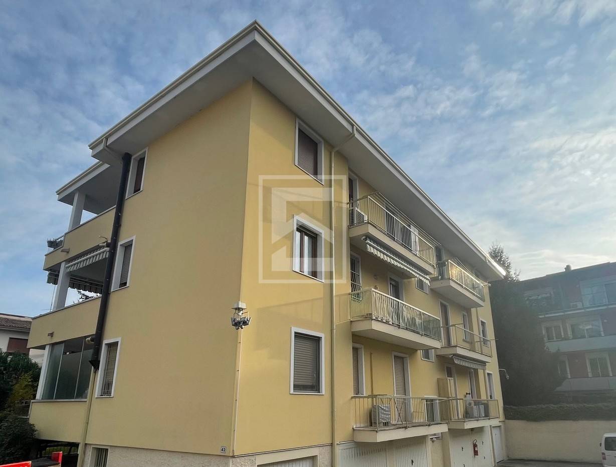 Appartamento in vendita a Desenzano del Garda, Desenzano del Garda