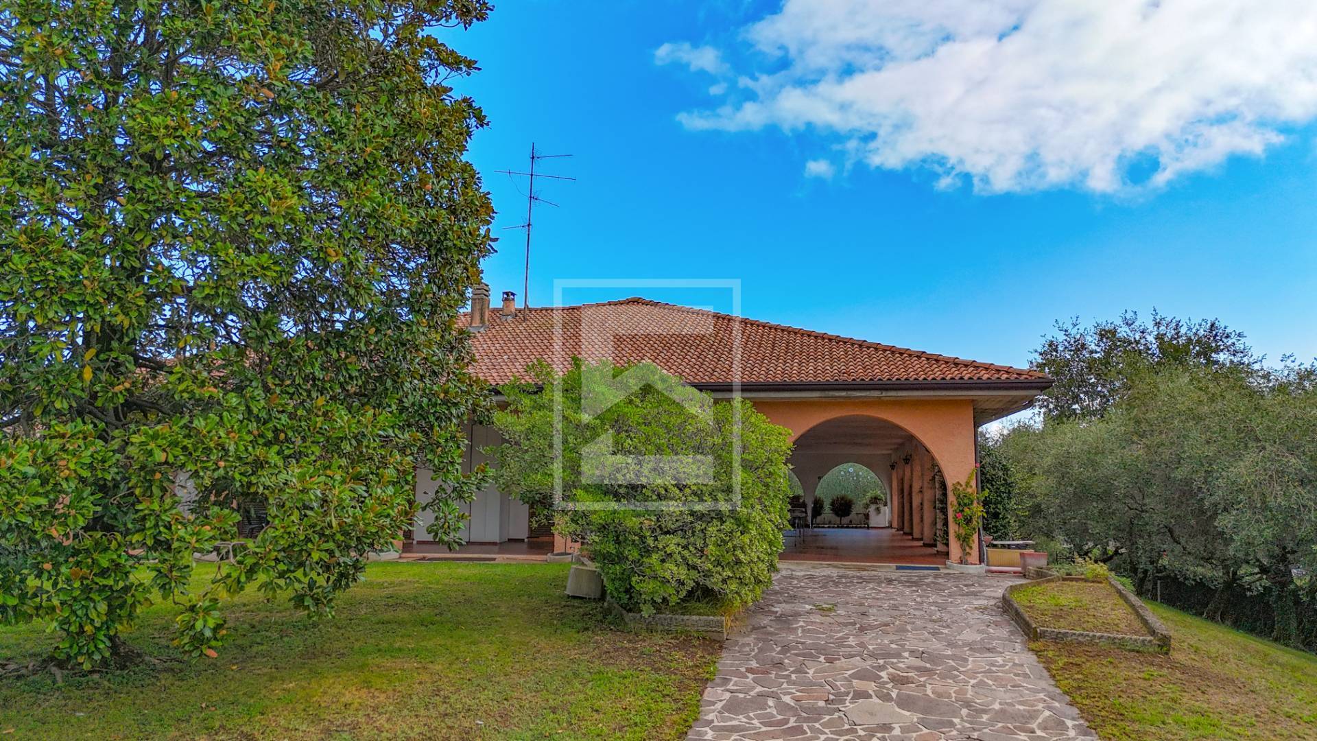 Villa singola in vendita a Moniga del Garda