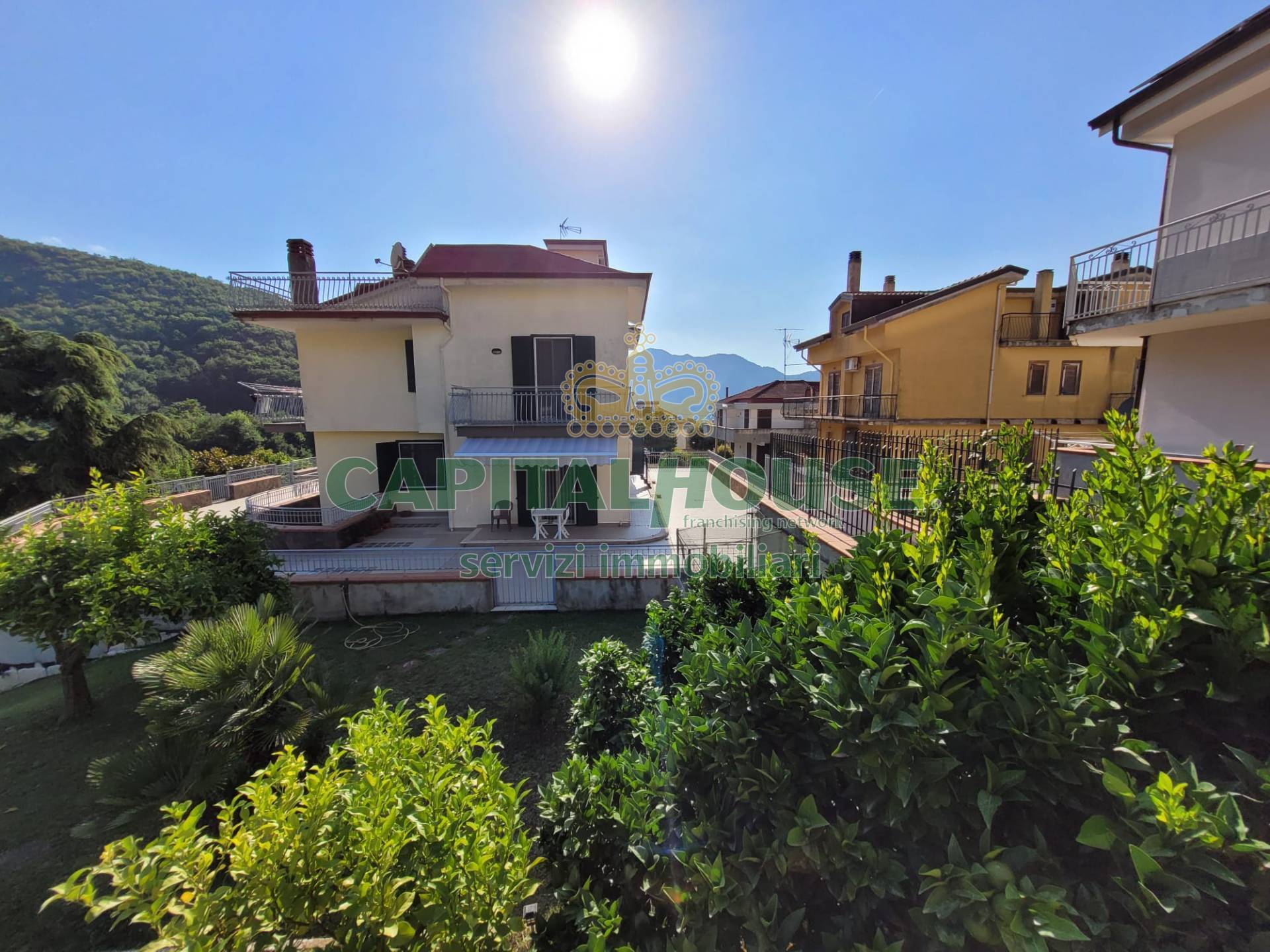 Villa con terrazzo a Baronissi