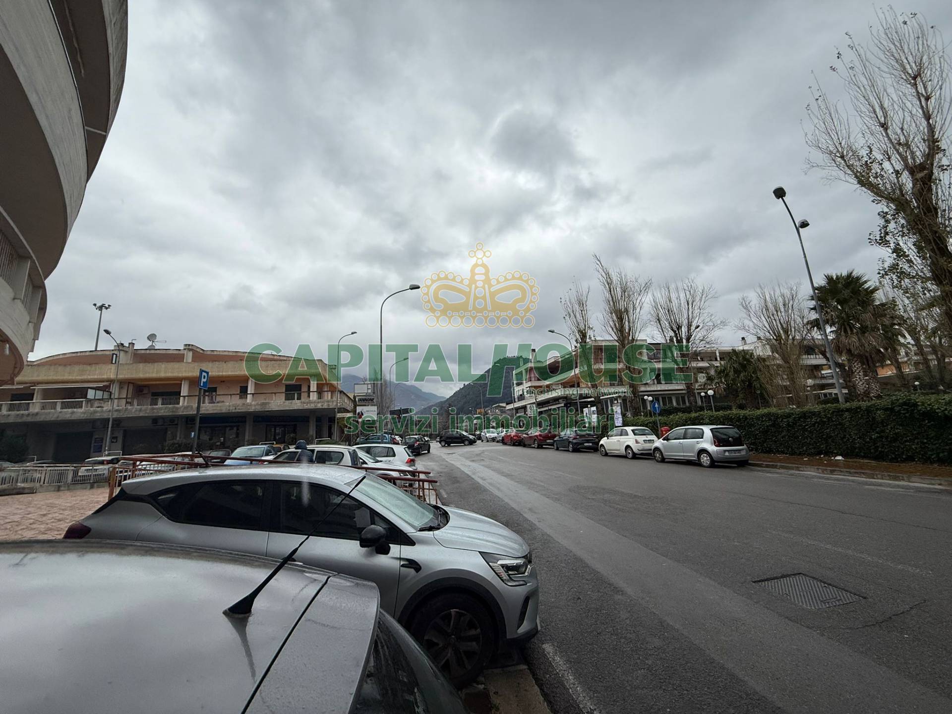 Commerciale in affitto a Mercato San Severino