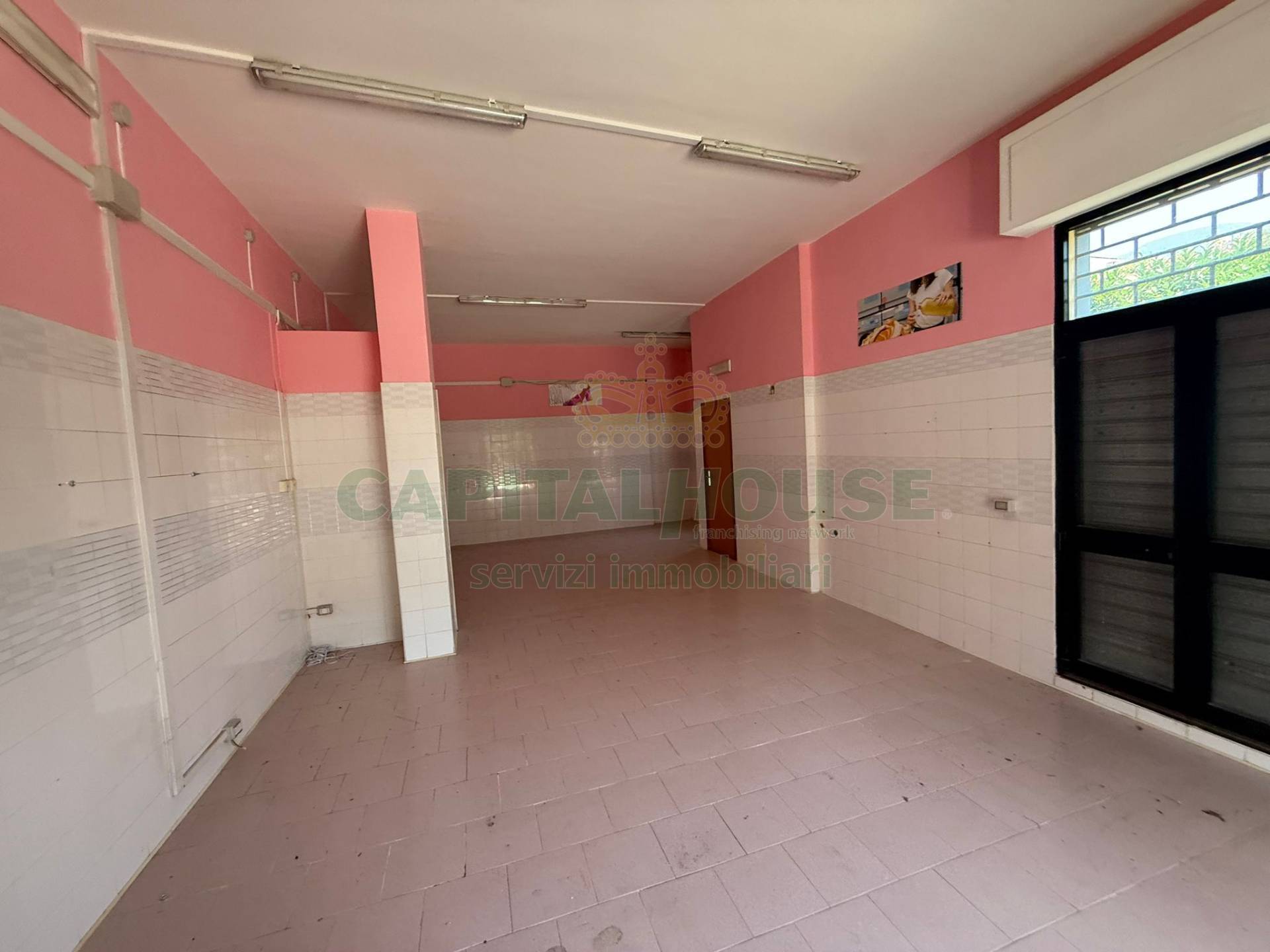 Commerciale in vendita a Siano