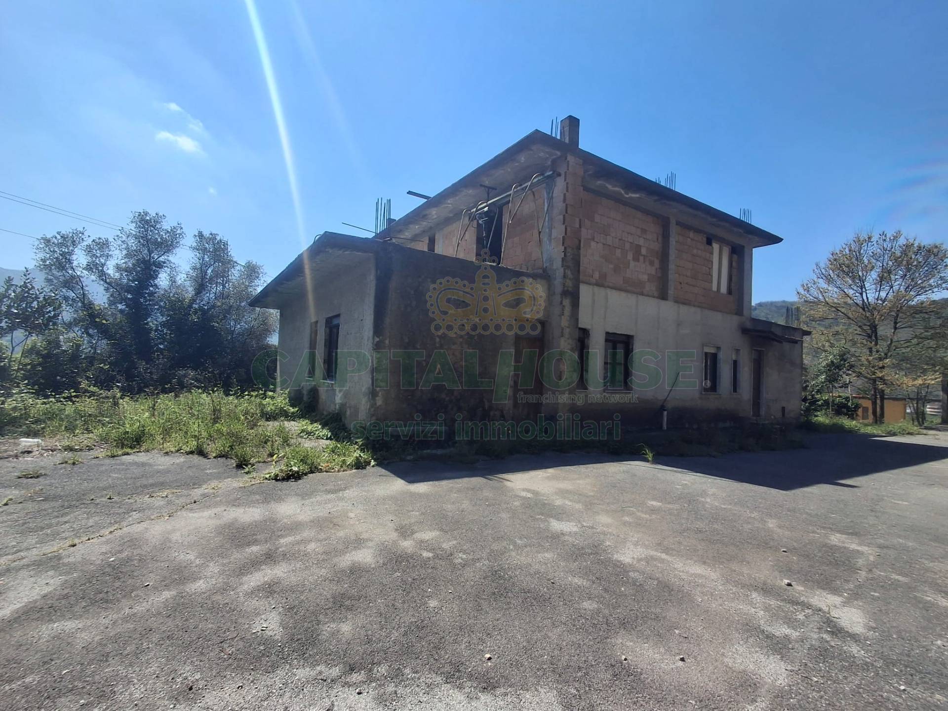 Villa trifamiliare in vendita a Mercato San Severino