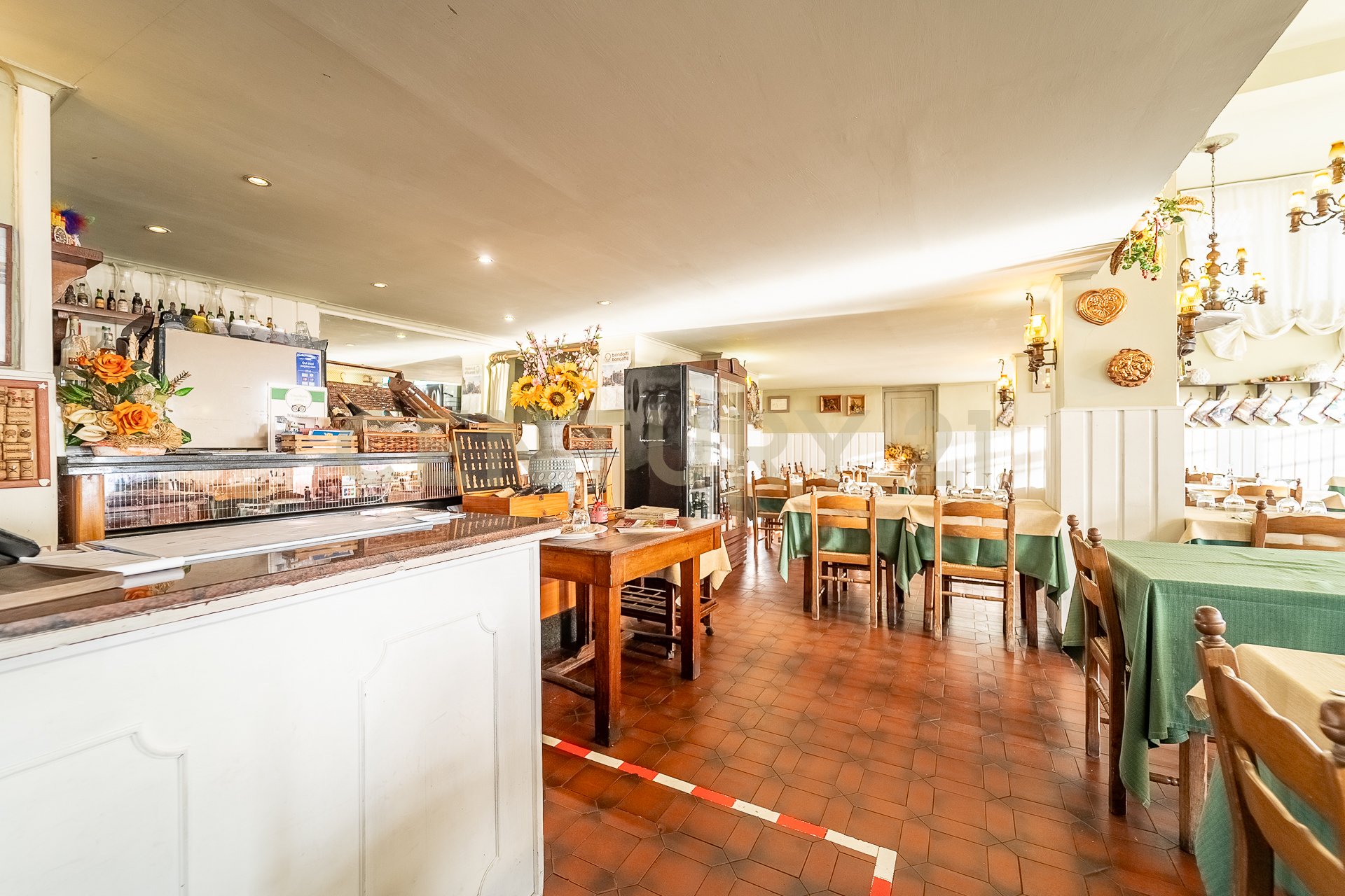 Locale commerciale in vendita in via nemorense 17, Nemi