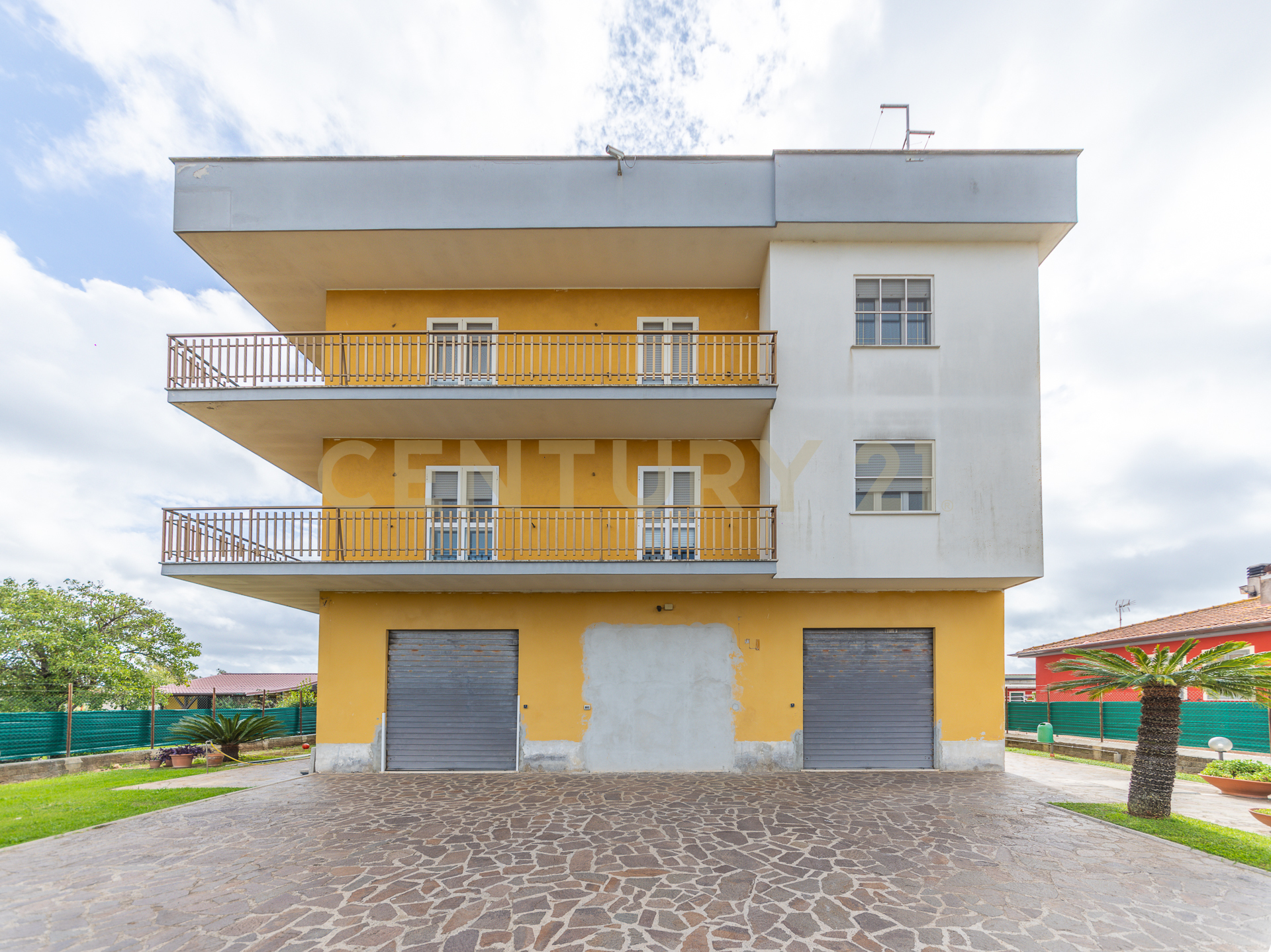 Villa con giardino in via marte 15, Aprilia