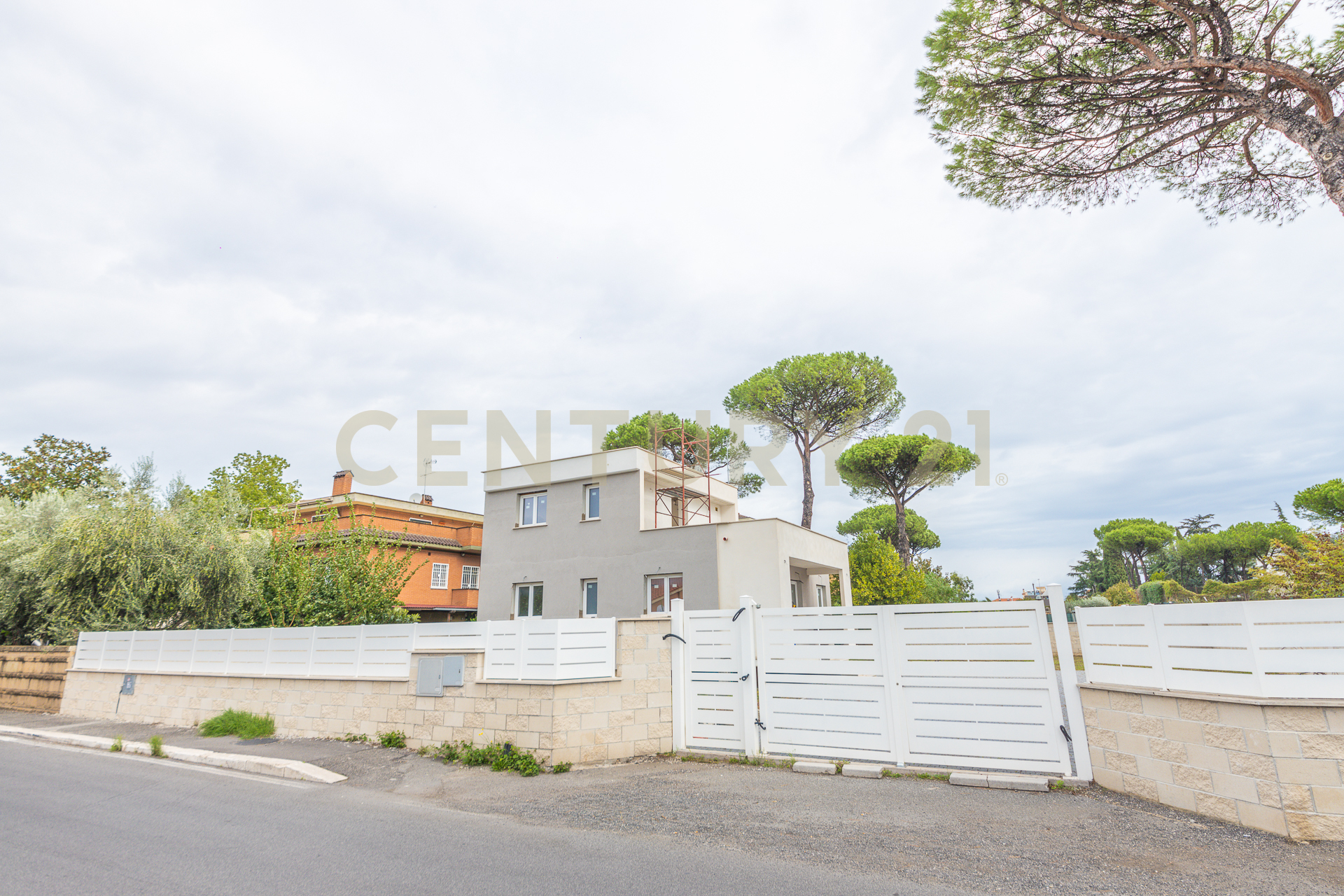Villa con giardino in via della marranella di marino 94, Roma