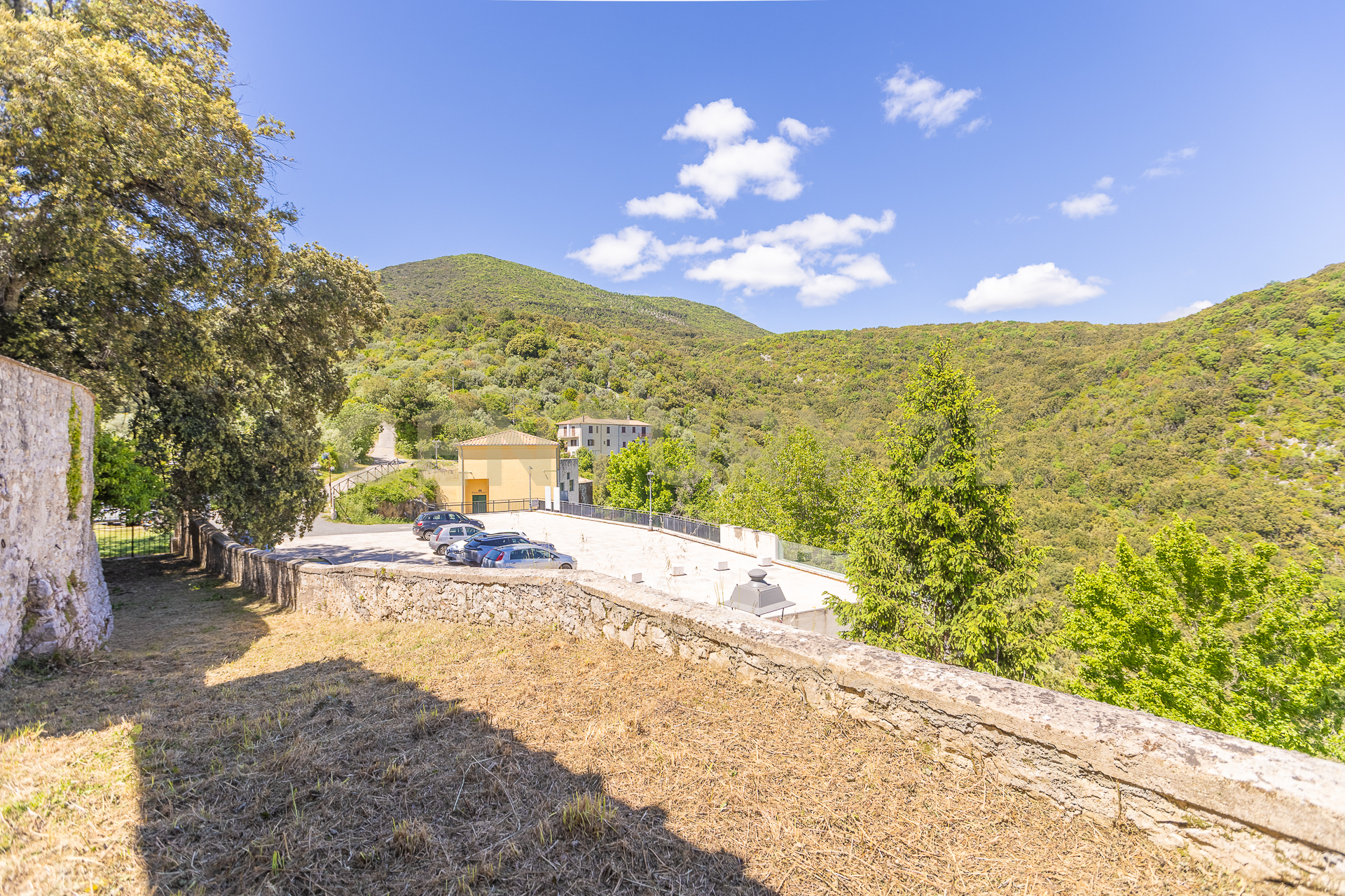 Villa con giardino in piazza del municipio 1, Vacone