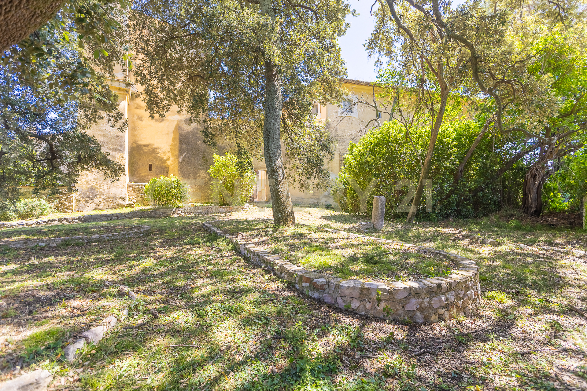 Villa con giardino in piazza del municipio 1, Vacone