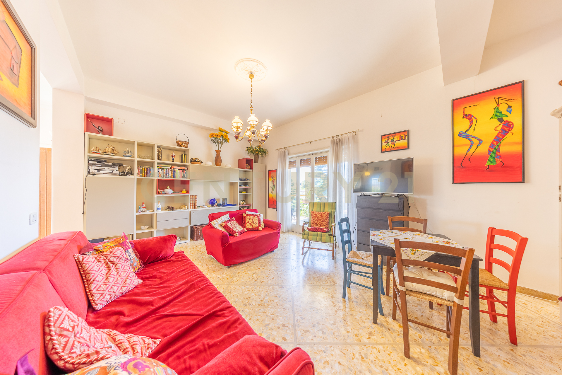 Villa con terrazzo in via arno 36, Anzio
