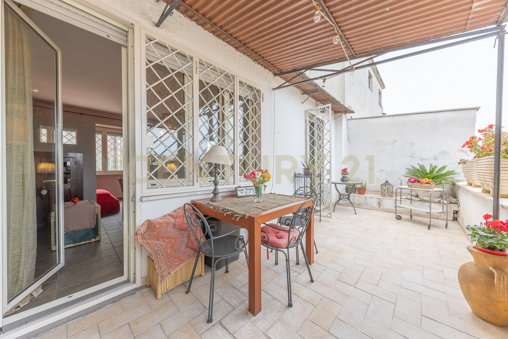 Attico con giardino in via tripolitania 182, Roma