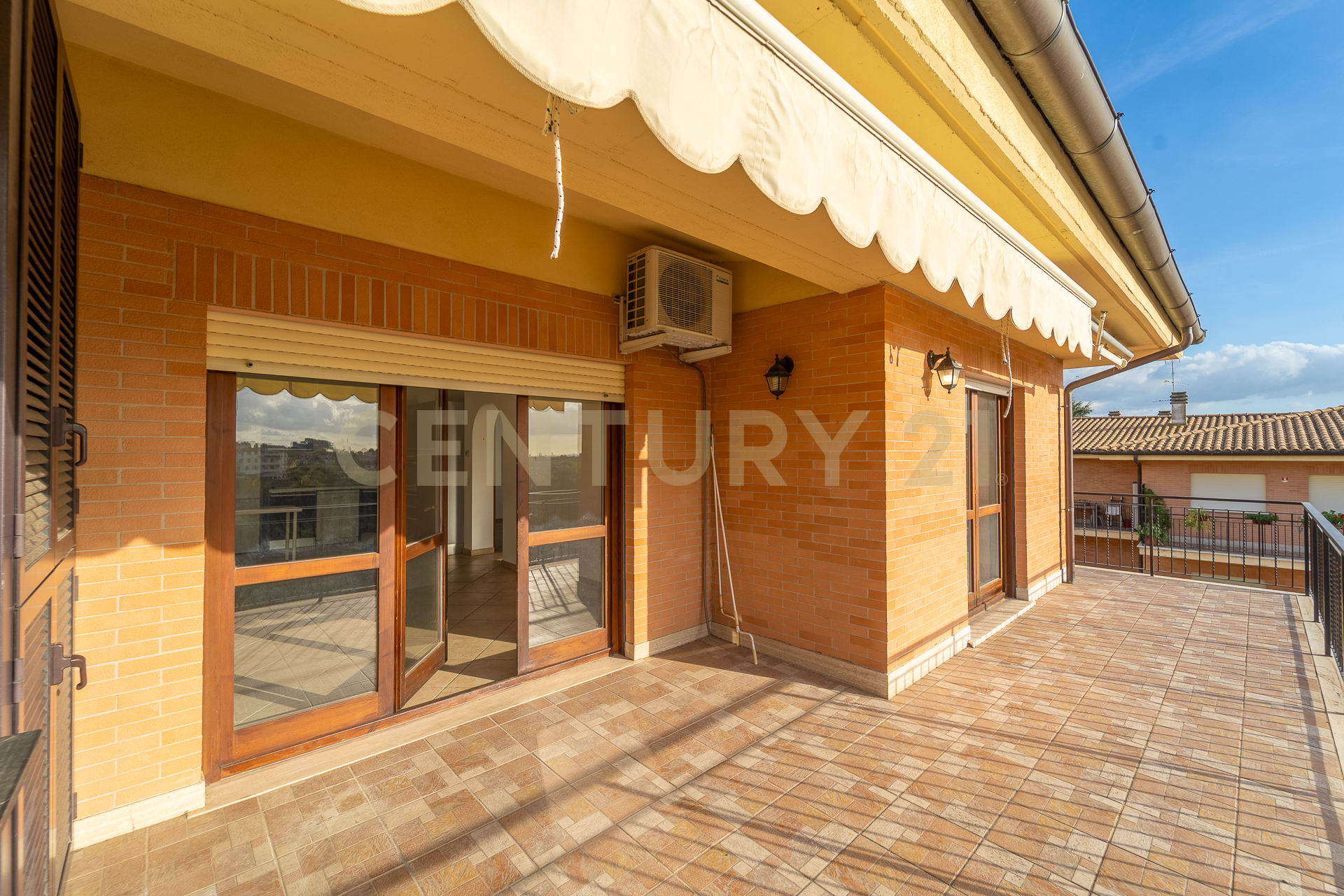 Attico con terrazzo in viale parigi 8, Riano