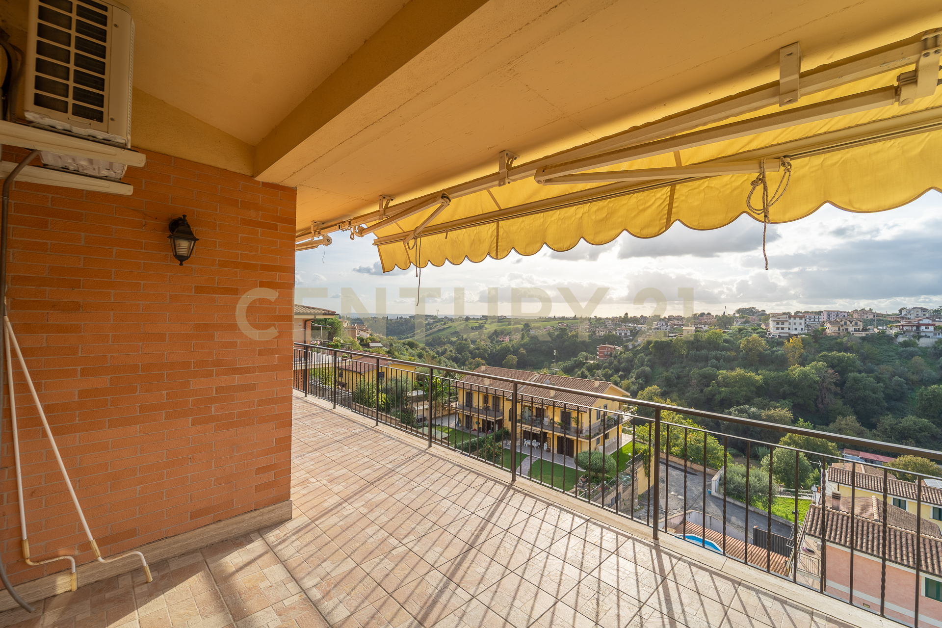 Attico con terrazzo in viale parigi 8, Riano