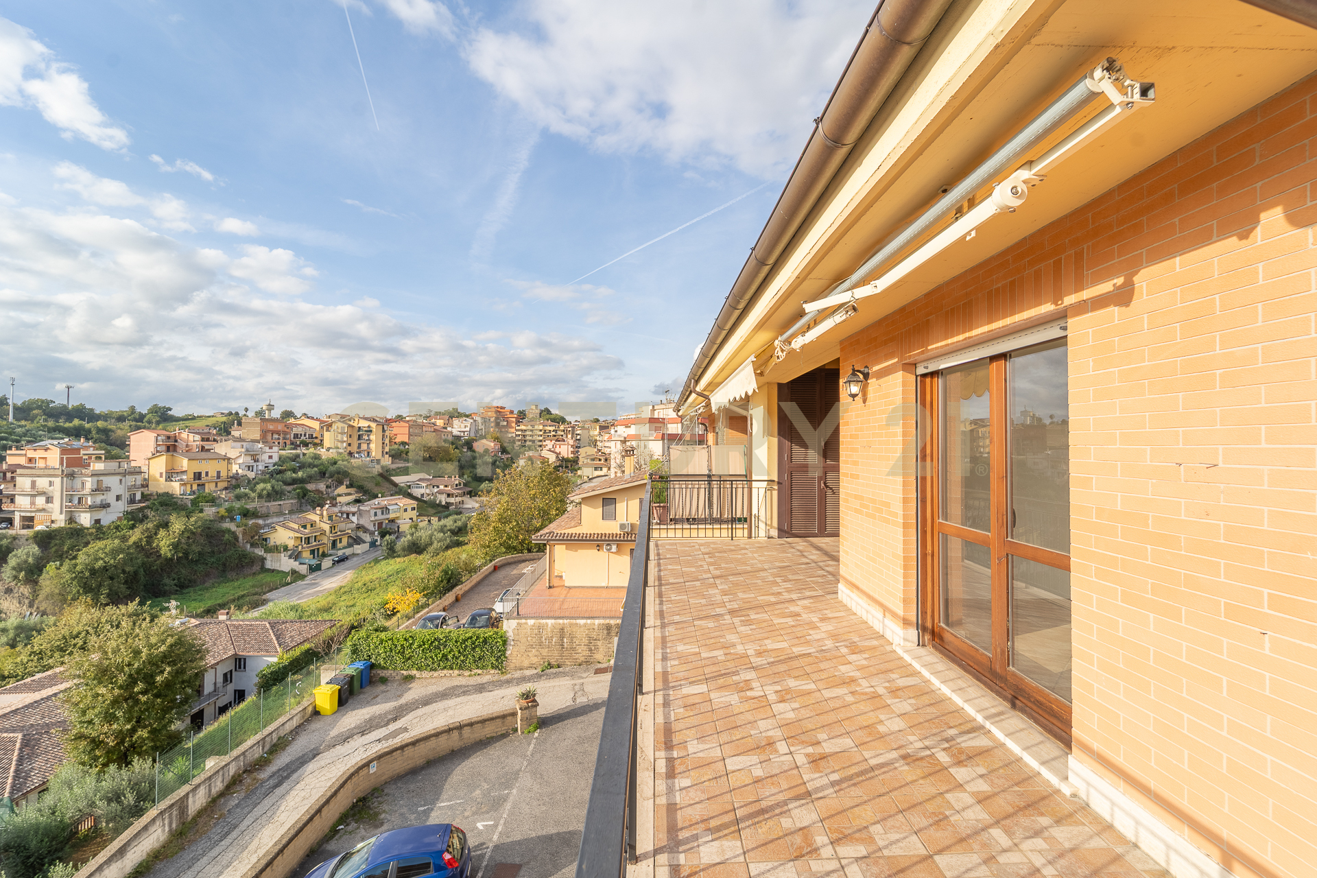 Attico con terrazzo in viale parigi 8, Riano