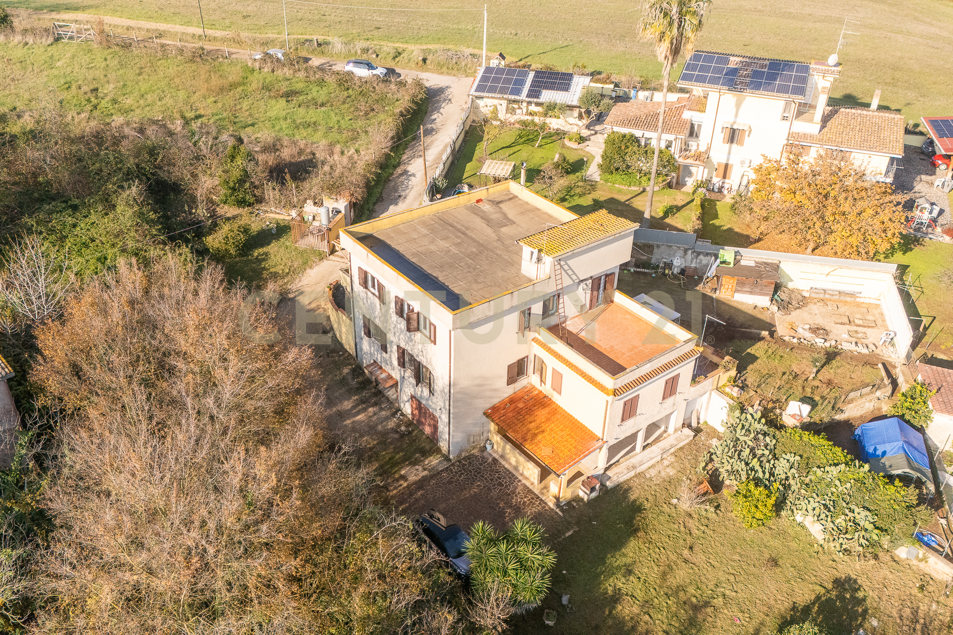 Villa con giardino in via ombrone 9, Aprilia