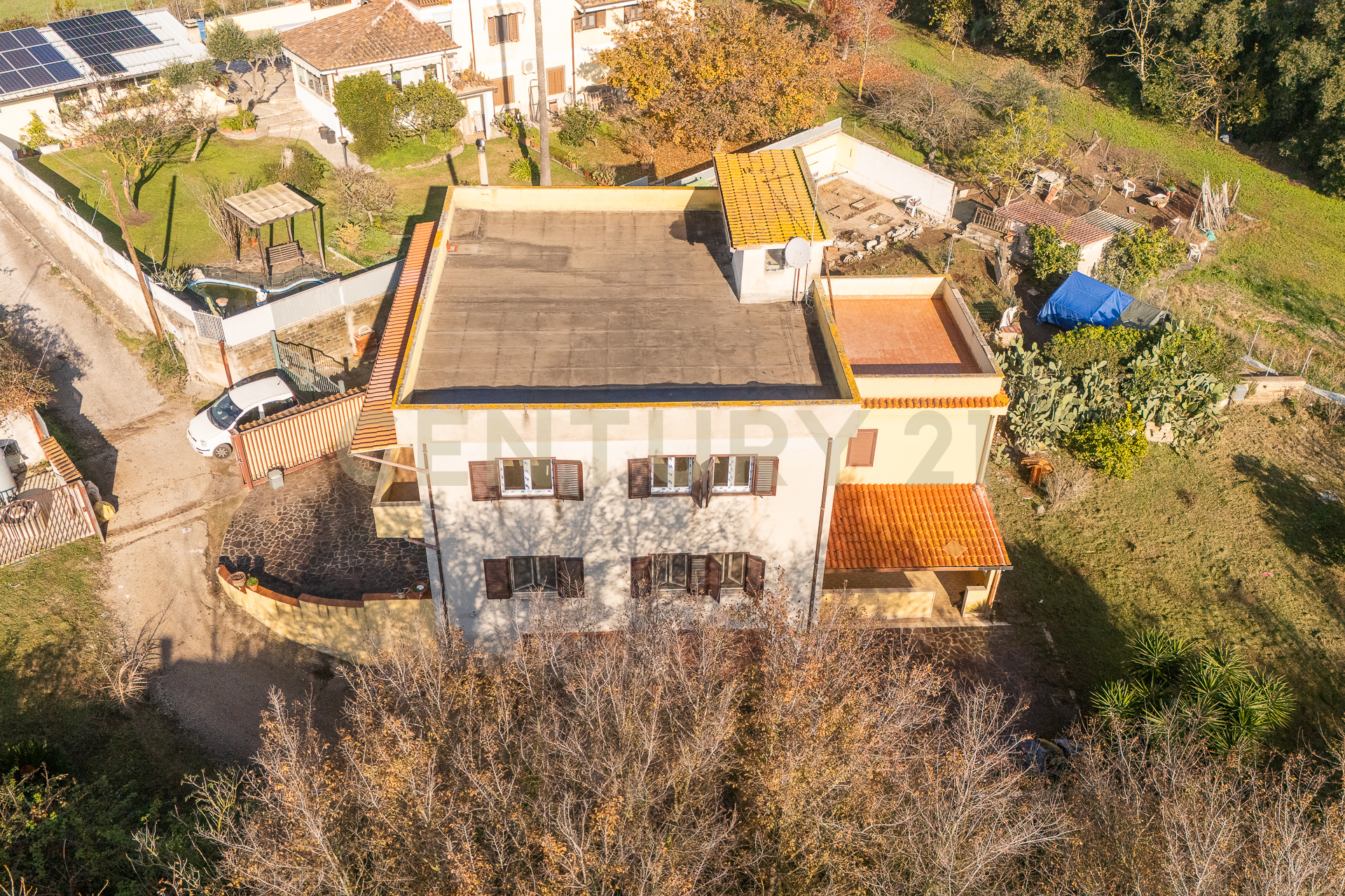 Villa con giardino in via ombrone 9, Aprilia