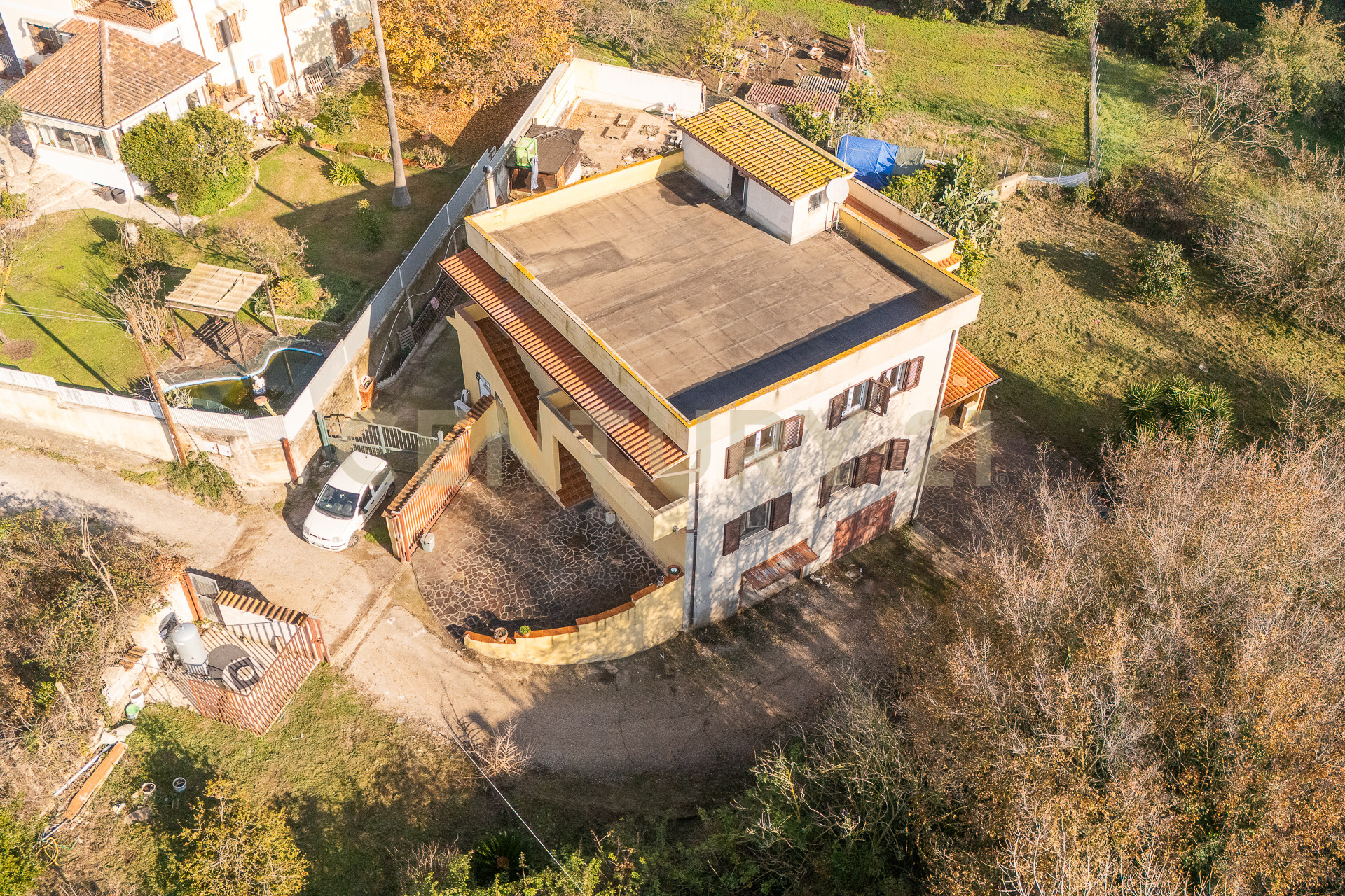 Villa con giardino in via ombrone 9, Aprilia