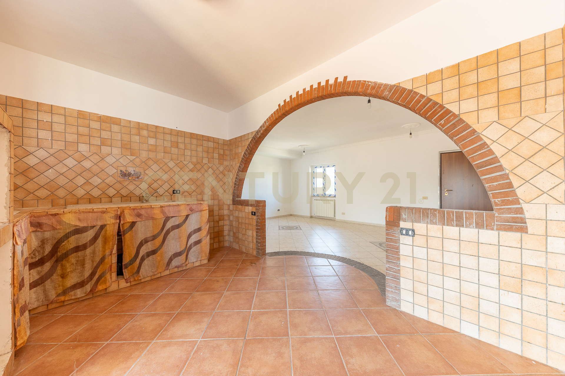 Villa con giardino in via ombrone 9, Aprilia