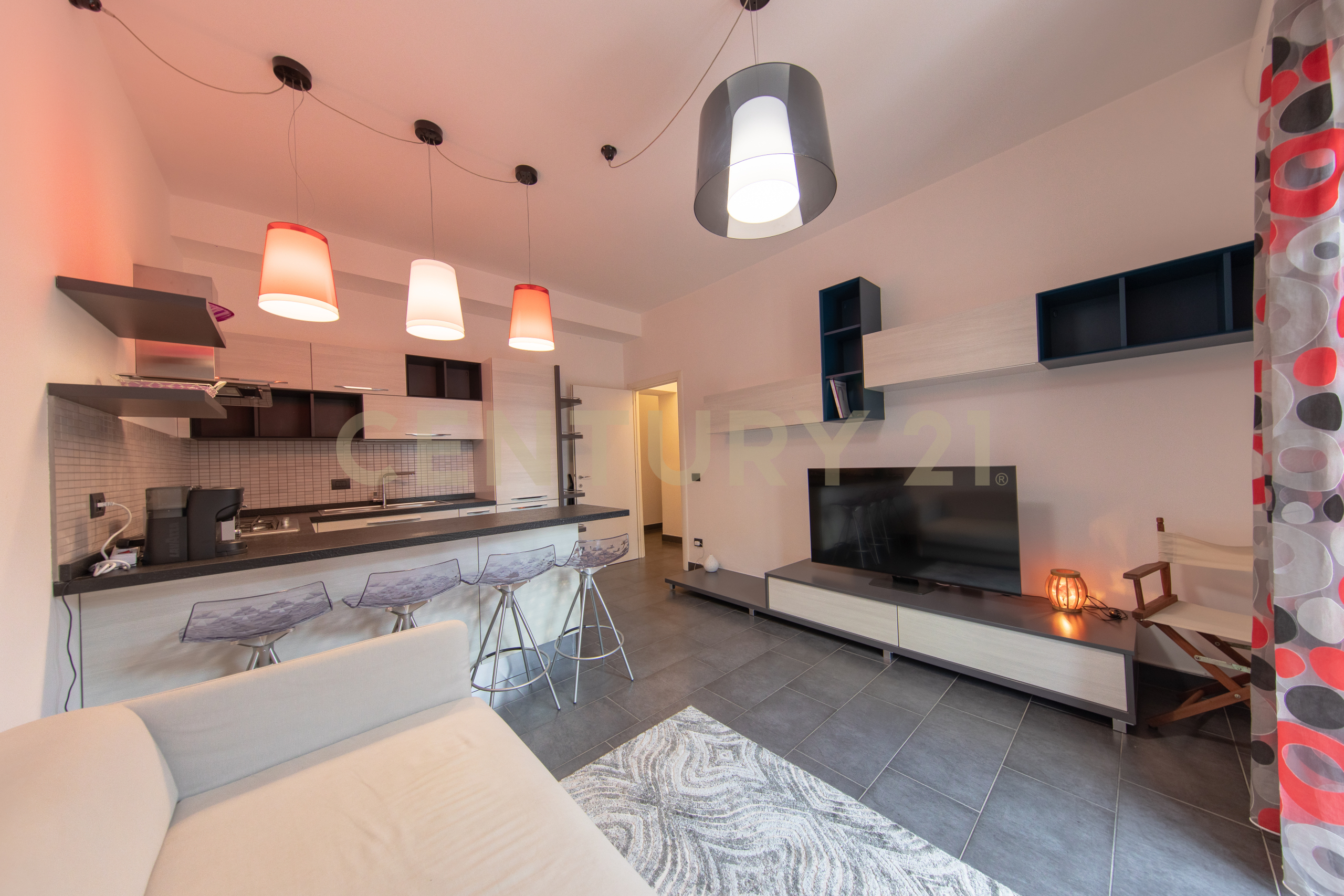 Trilocale con terrazzo in via enrico bondi 294, Roma