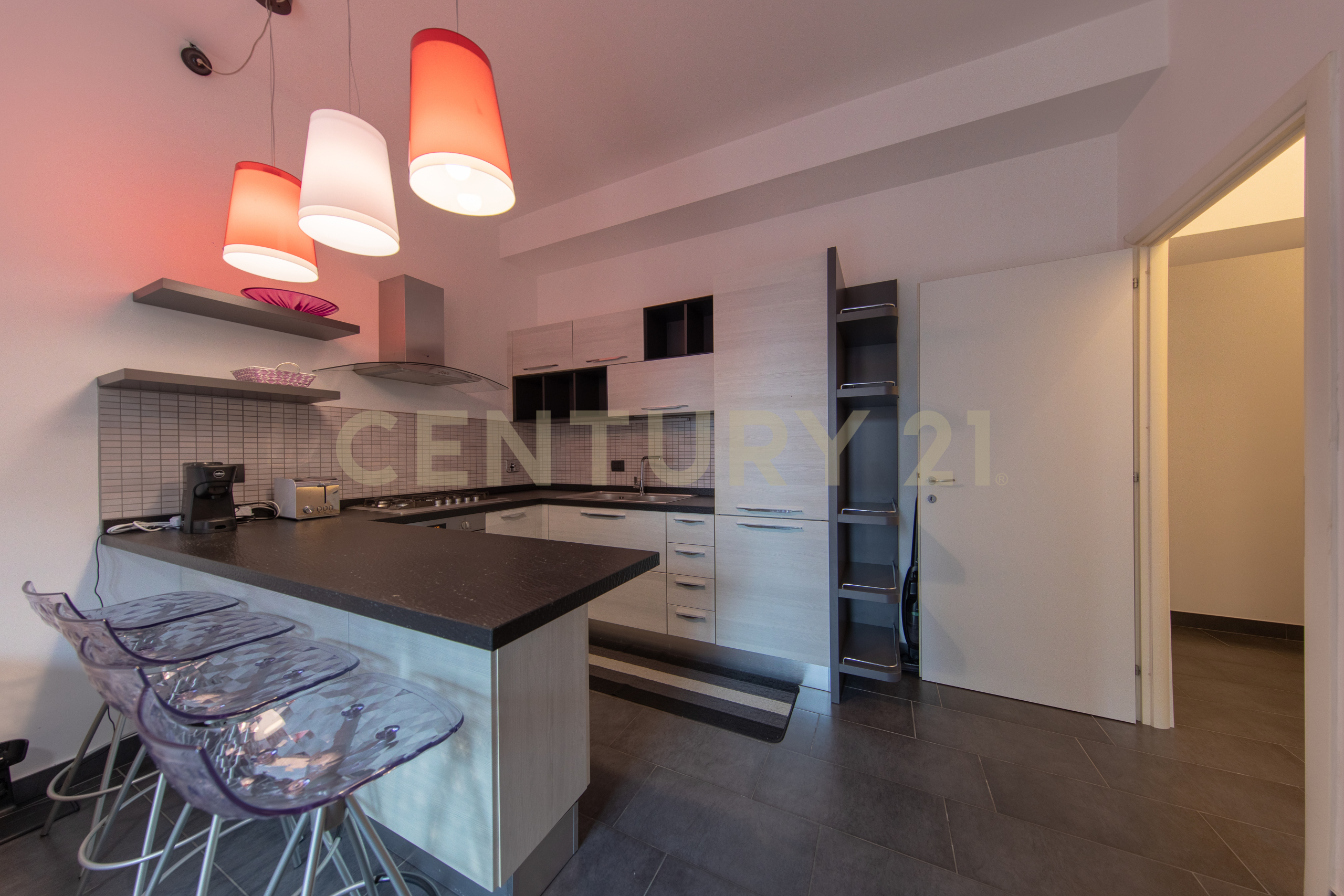 Trilocale con terrazzo in via enrico bondi 294, Roma