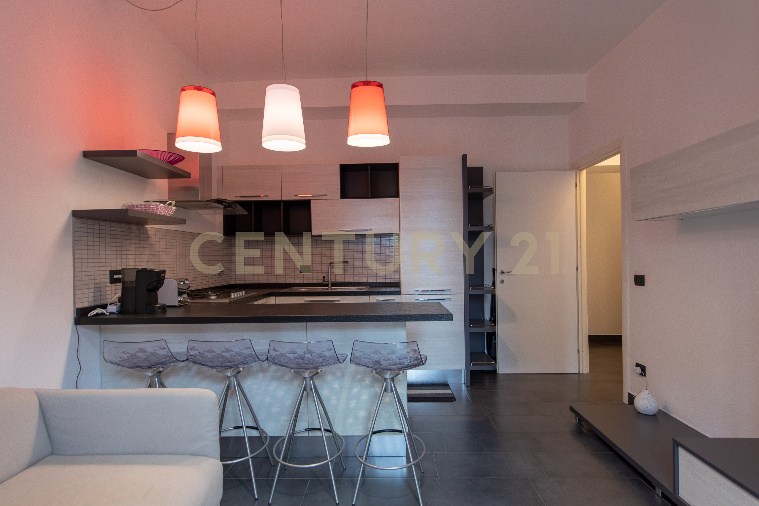 Trilocale con terrazzo in via enrico bondi 294, Roma