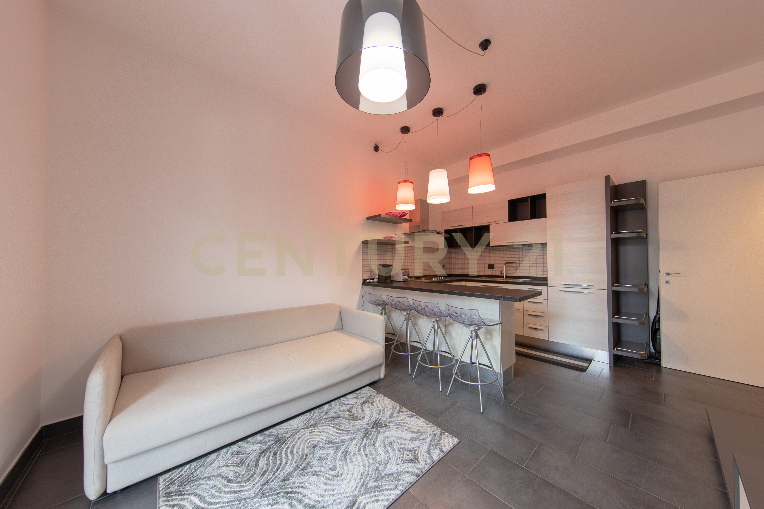 Trilocale con terrazzo in via enrico bondi 294, Roma