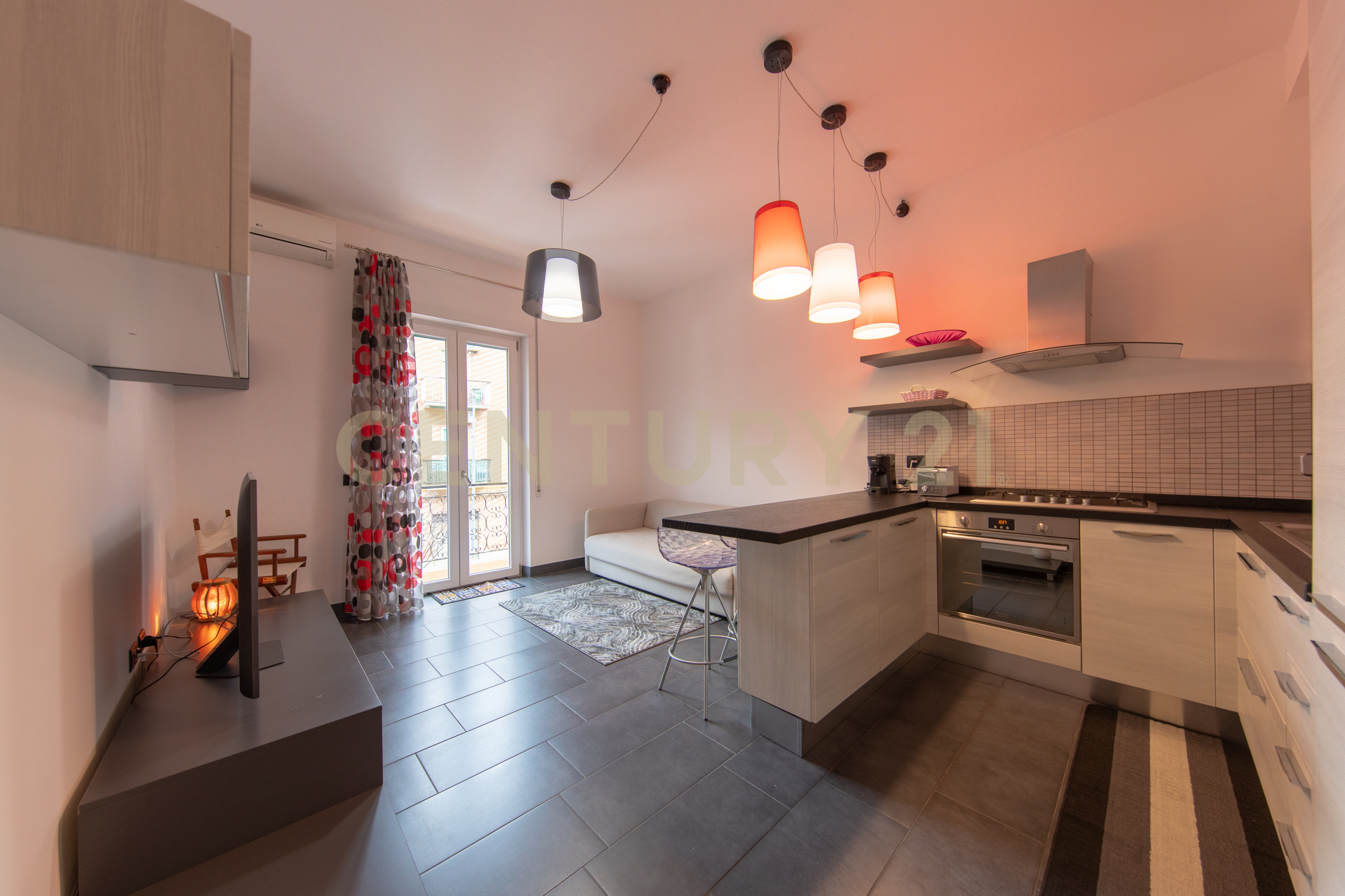 Trilocale con terrazzo in via enrico bondi 294, Roma