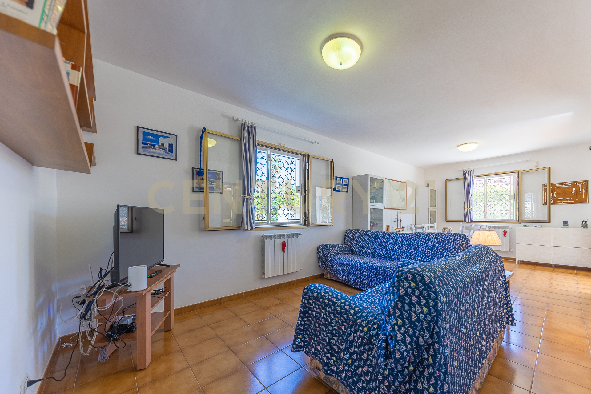 Villa con giardino in strada isola bella 43, Latina