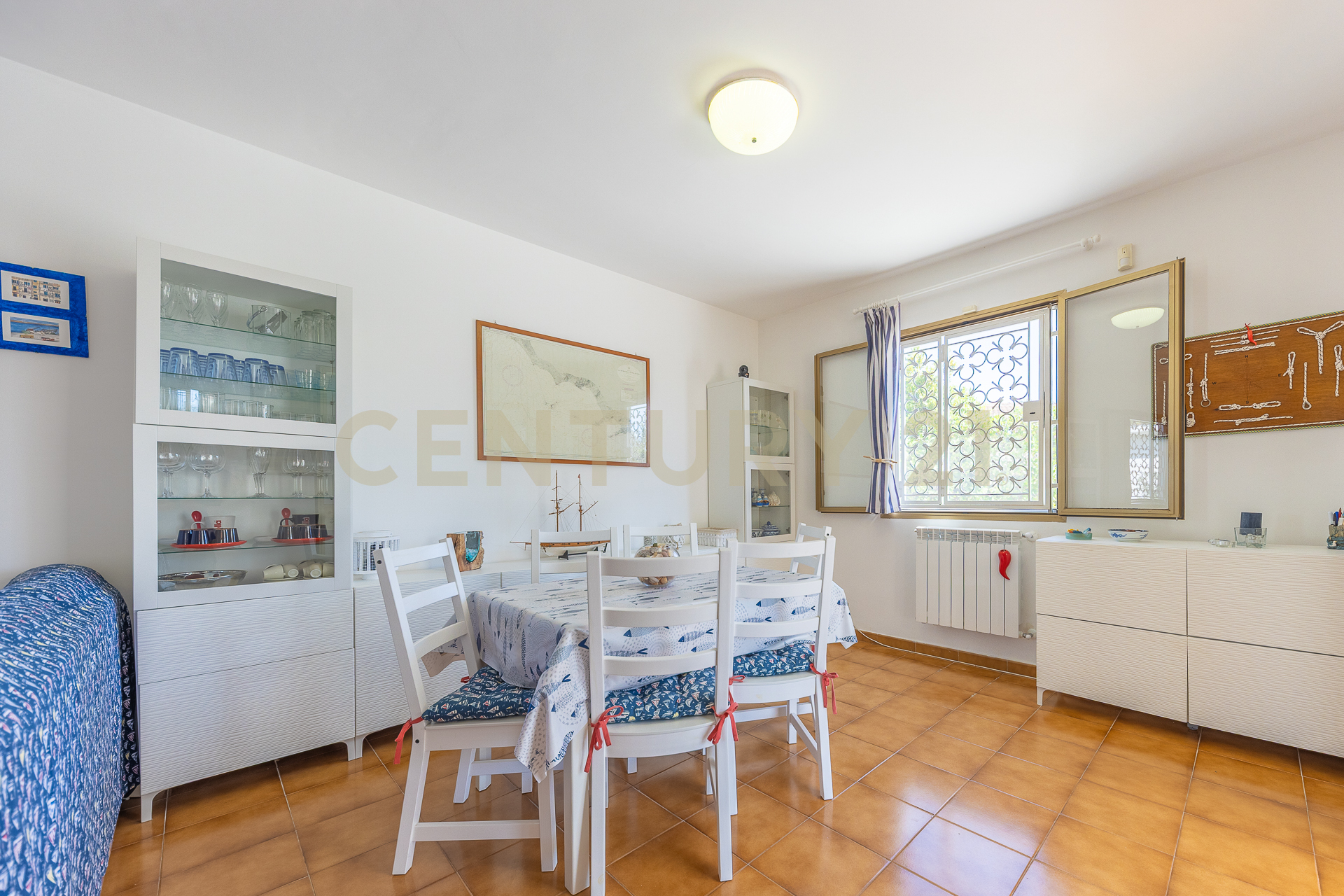 Villa con giardino in strada isola bella 43, Latina