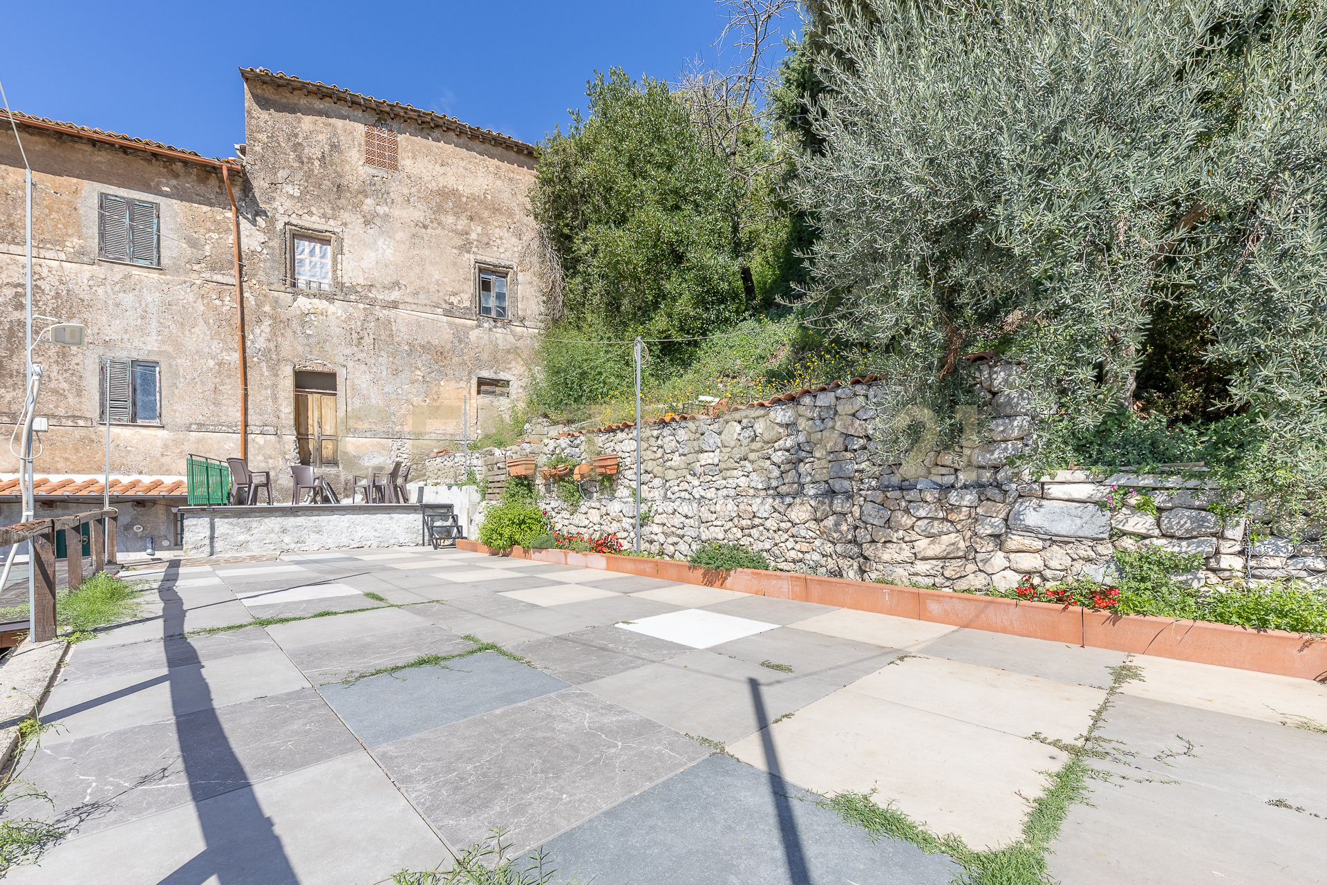 Villa con giardino in via vittorio emanuele 22, Serrone