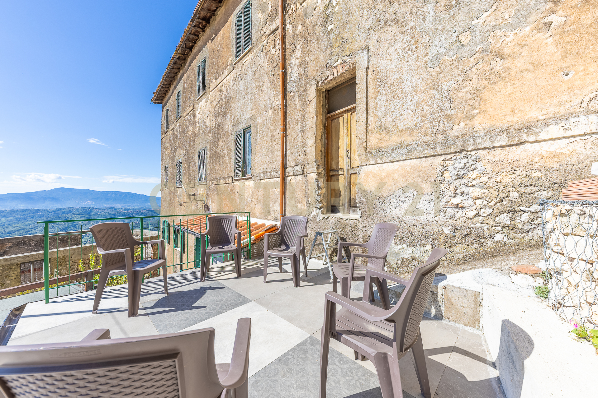 Villa con giardino in via vittorio emanuele 22, Serrone