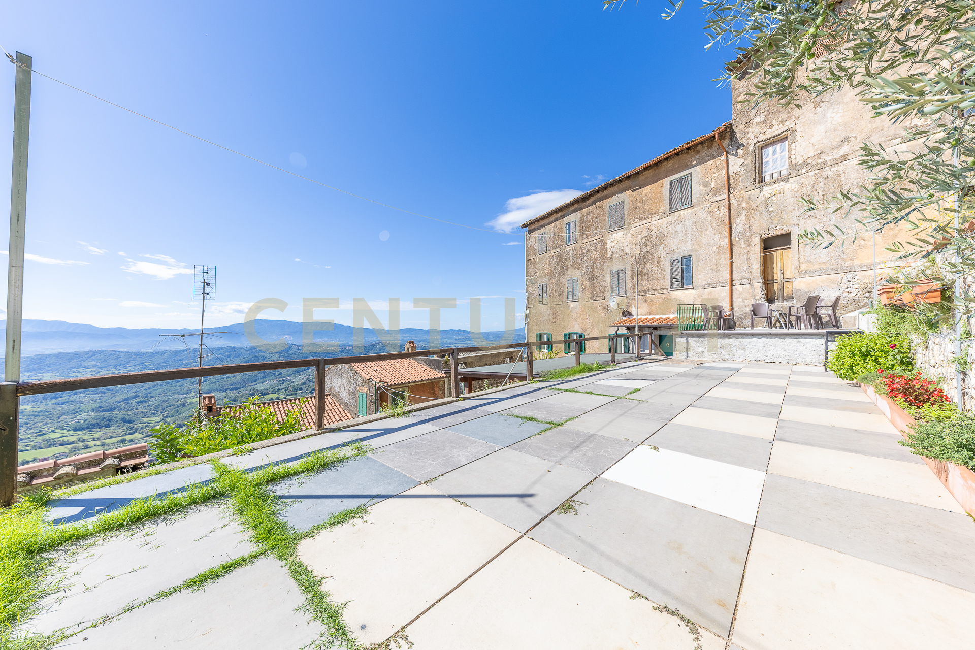 Villa con giardino in via vittorio emanuele 22, Serrone