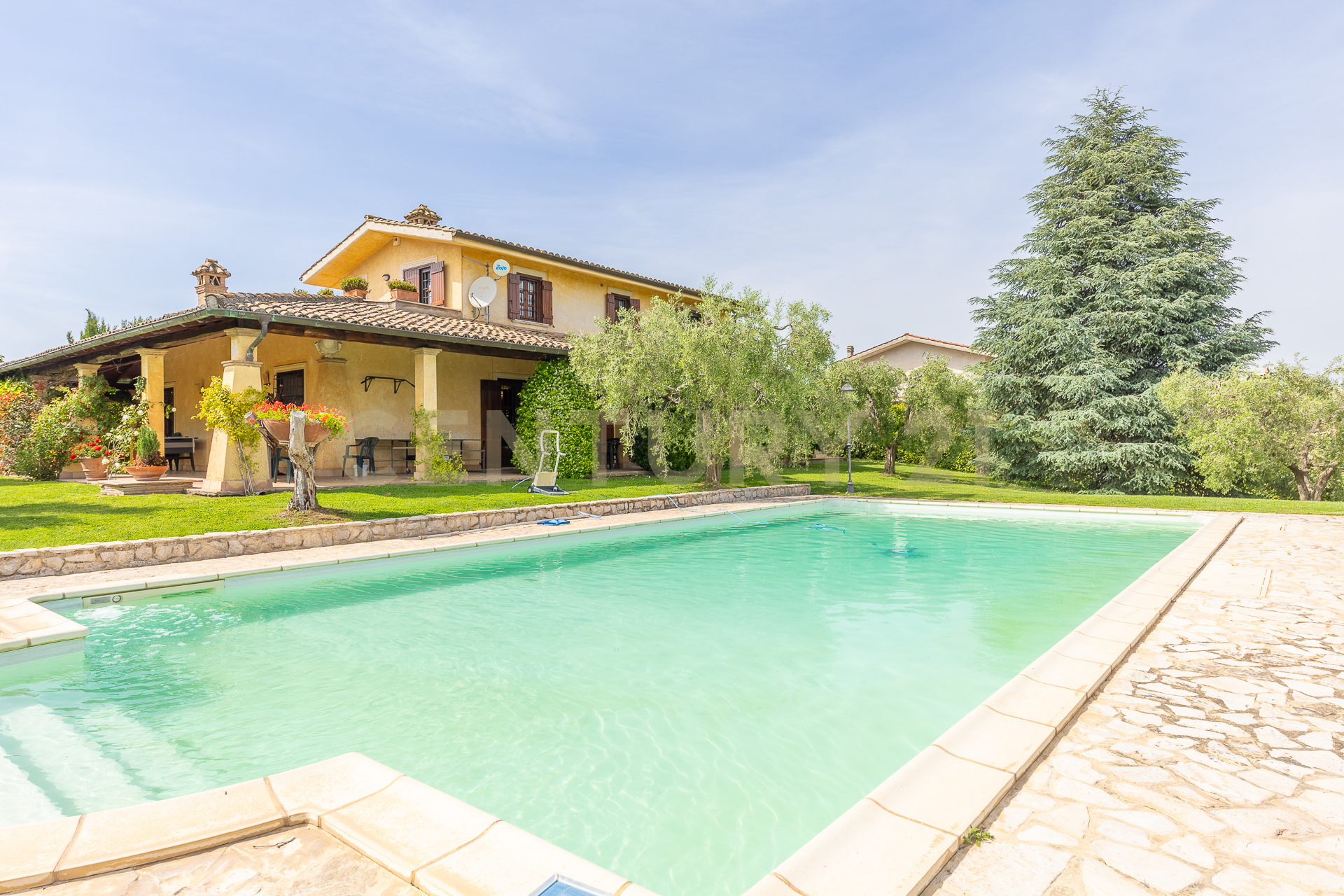 Villa con giardino in via di battiferro 43, Formello
