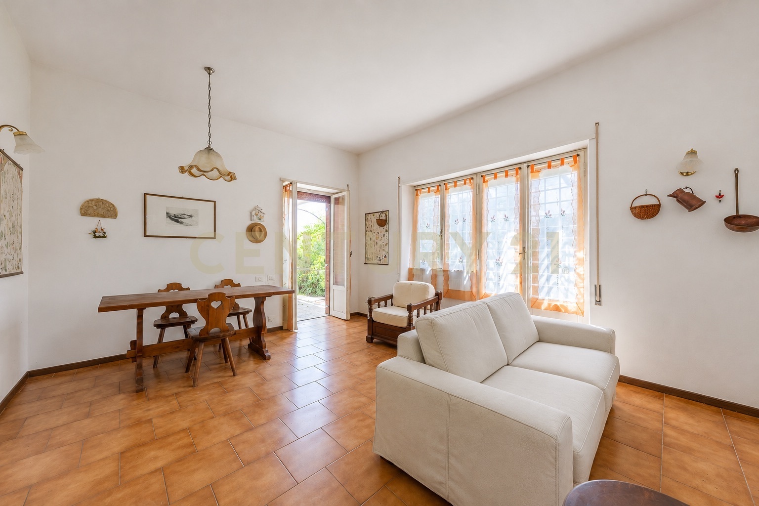 Casa indipendente con giardino in via delle begonie 38, Anzio