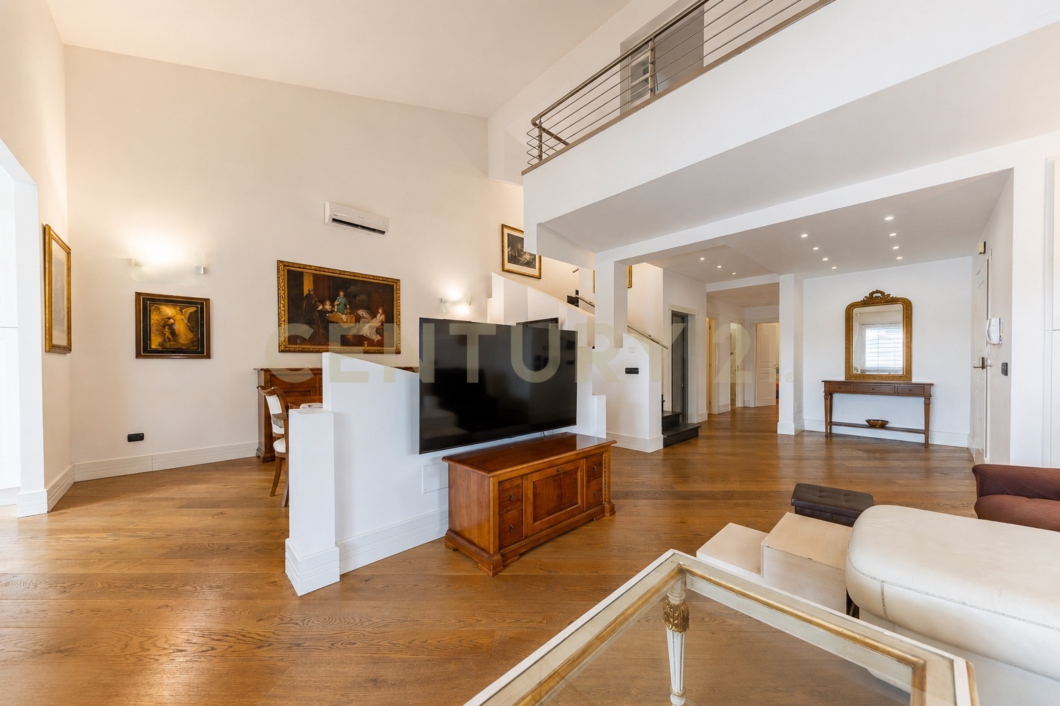 Villa con giardino in via caporetto 23, Anzio