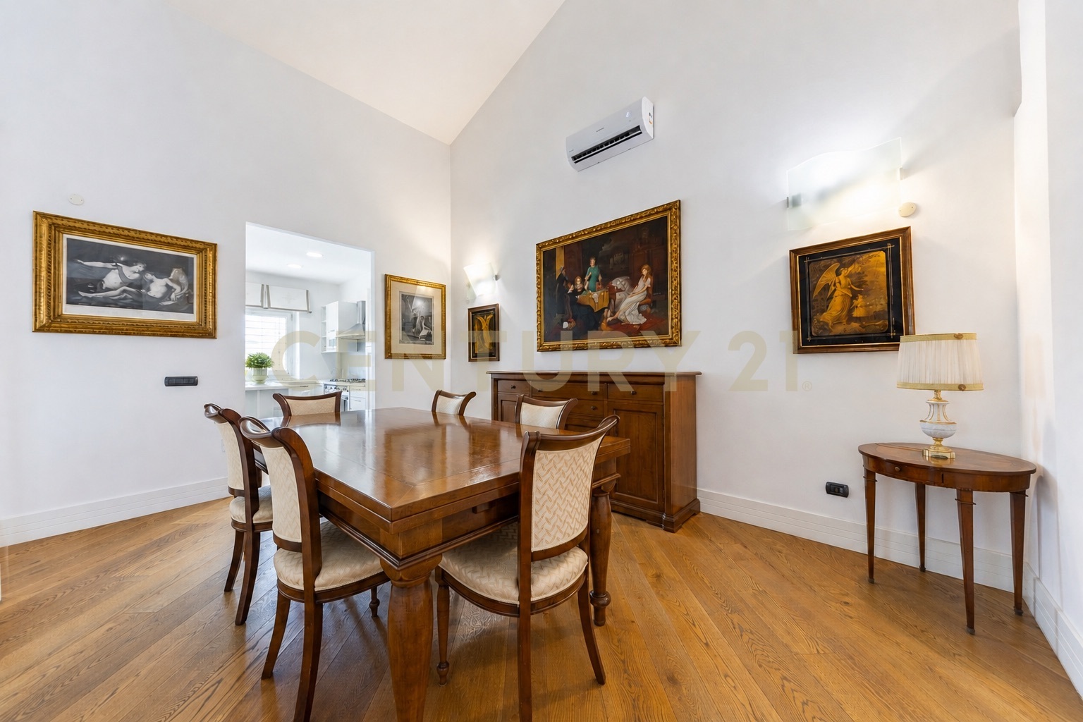 Villa con giardino in via caporetto 23, Anzio