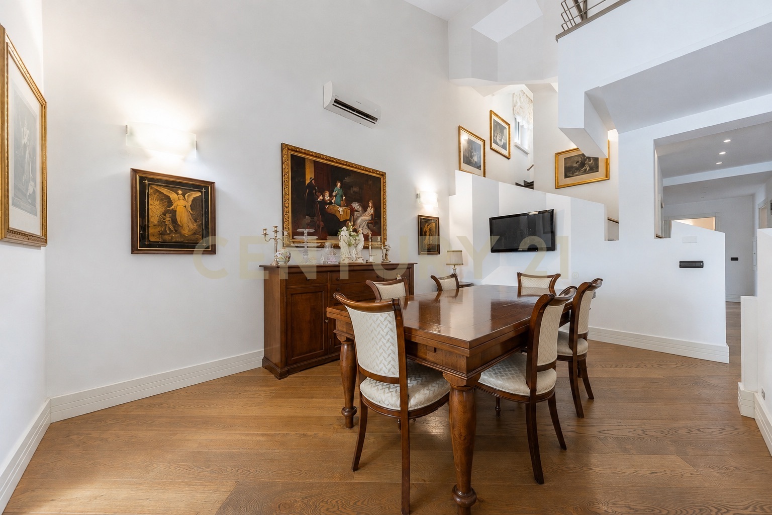 Villa con giardino in via caporetto 23, Anzio