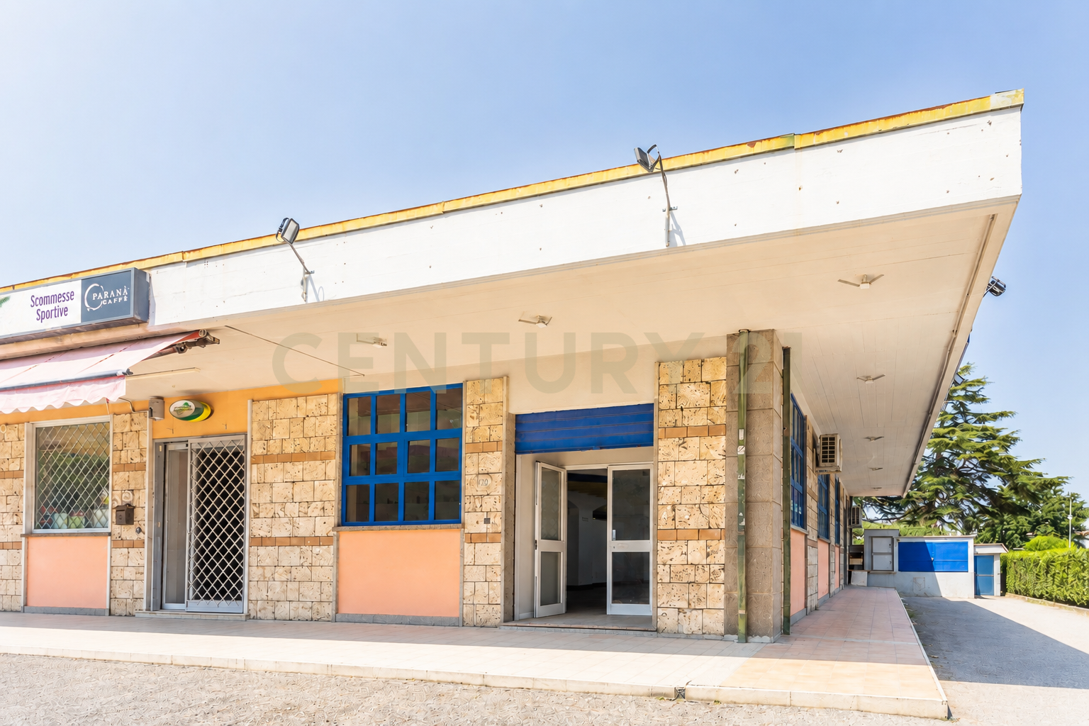 Locale commerciale in affitto in via di valle schioia 7b, Anzio