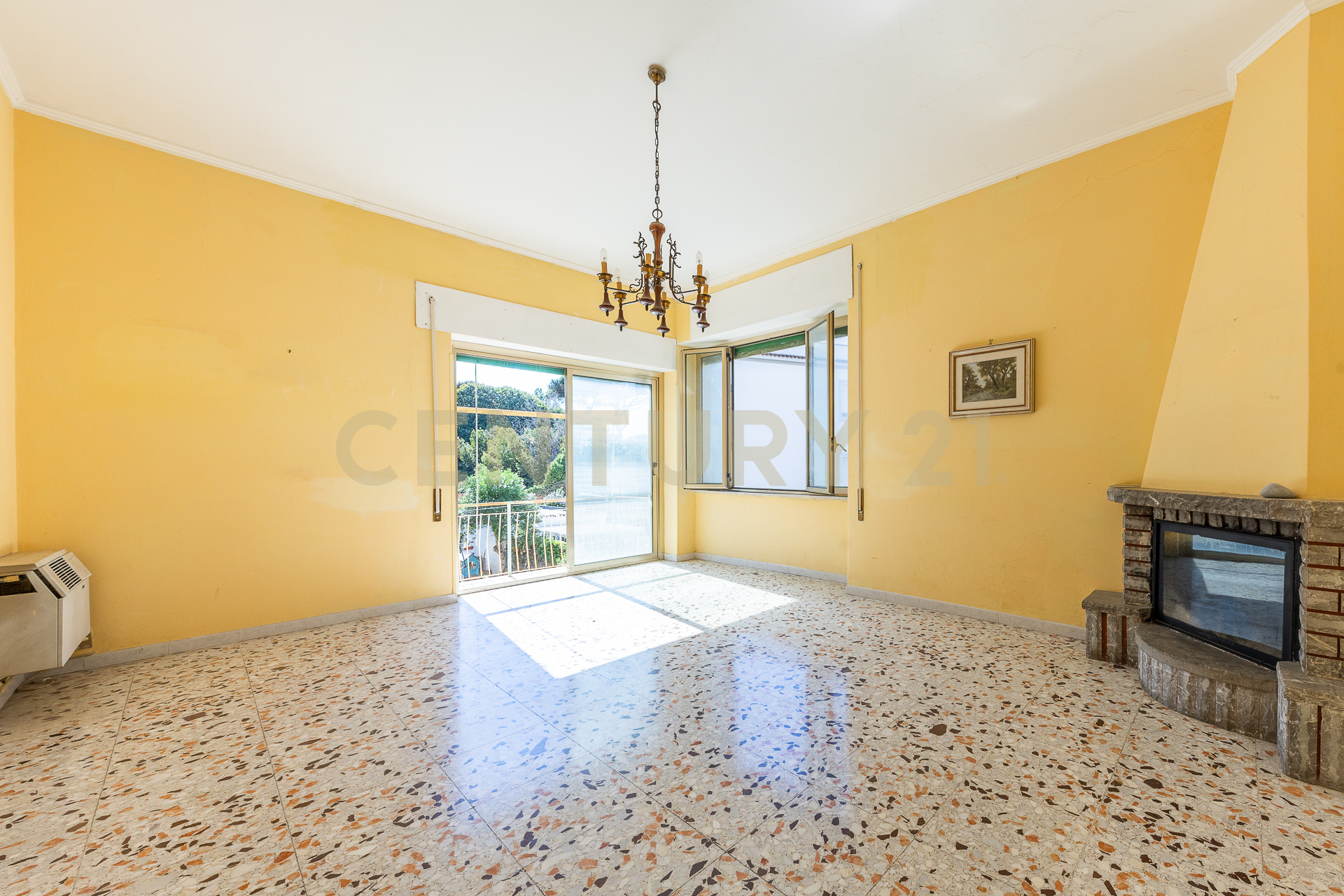 Trilocale da ristrutturare in via etruschi 5, Anzio