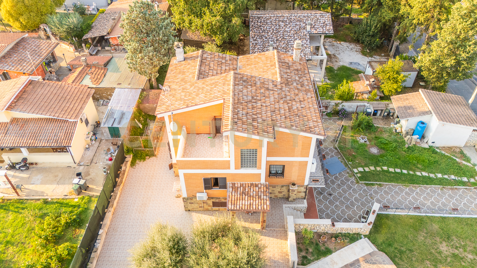 Villa con giardino in via beethoven 38, Zagarolo