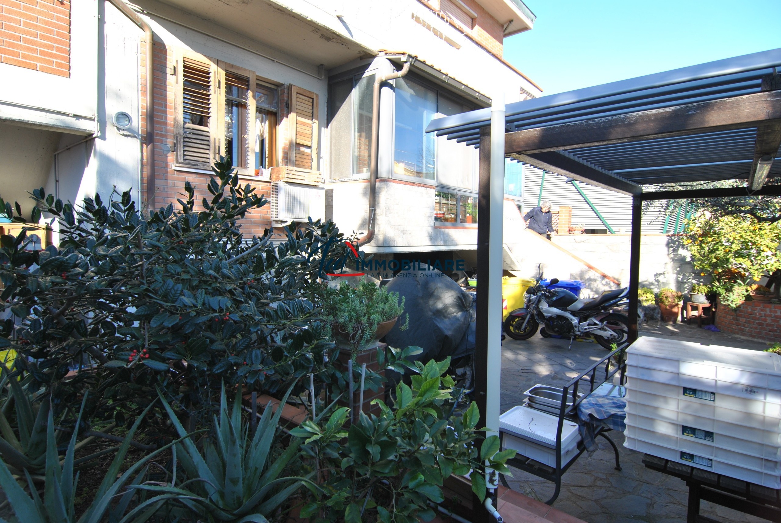 Casa indipendente con giardino in via f. rontini 10, Livorno