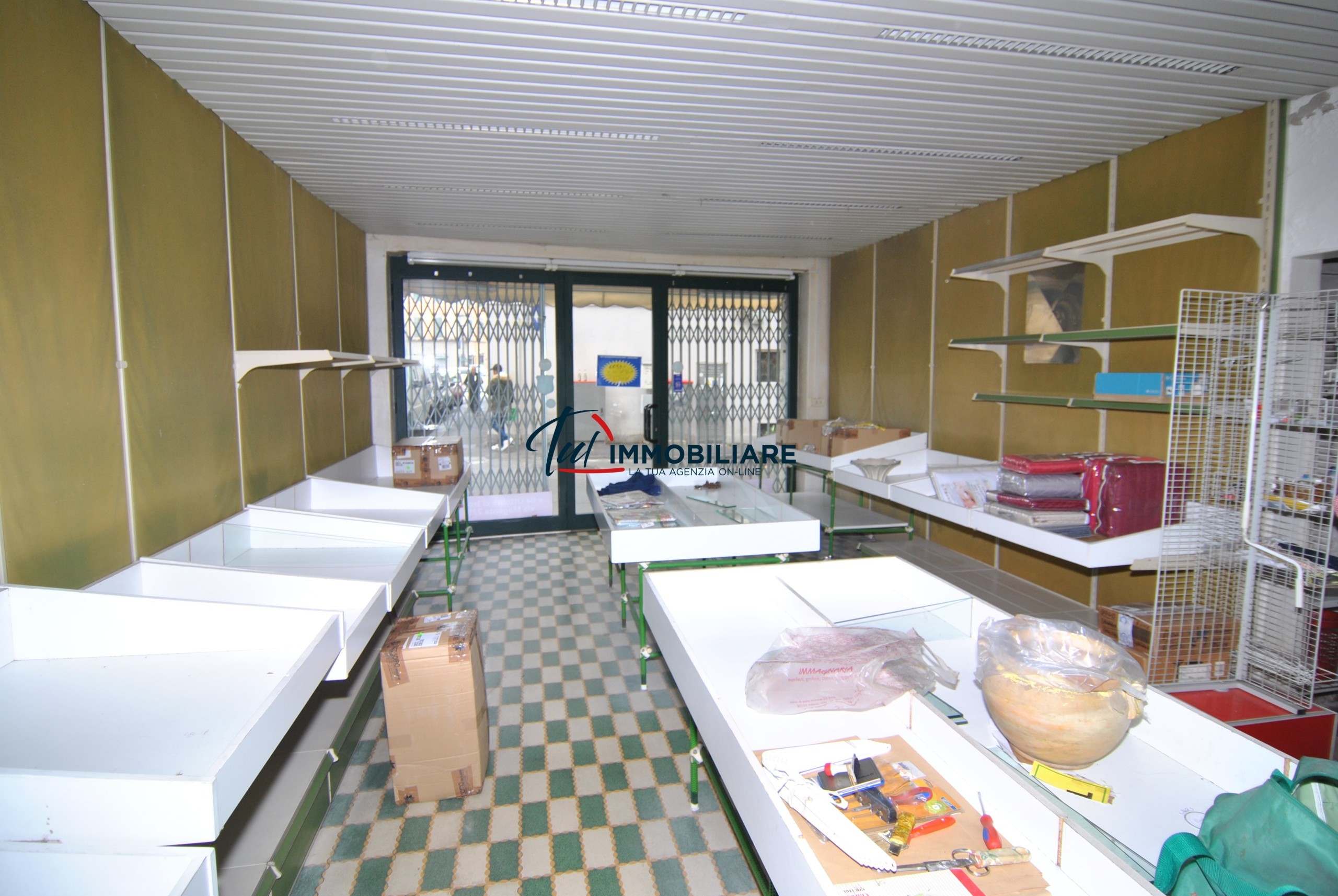 Locale commerciale in vendita in via del pettine 5, Livorno