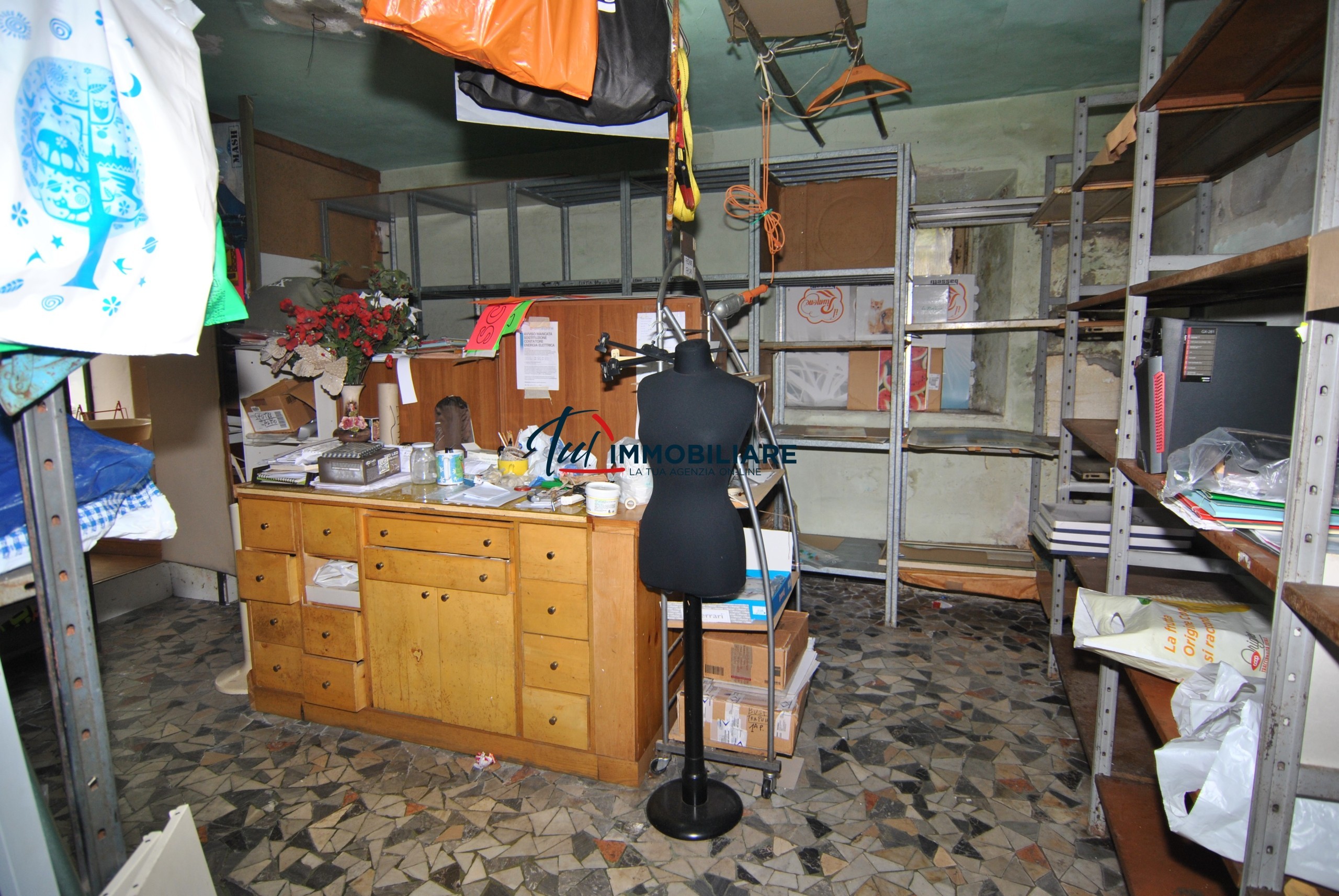 Locale commerciale in vendita in via del pettine 5, Livorno