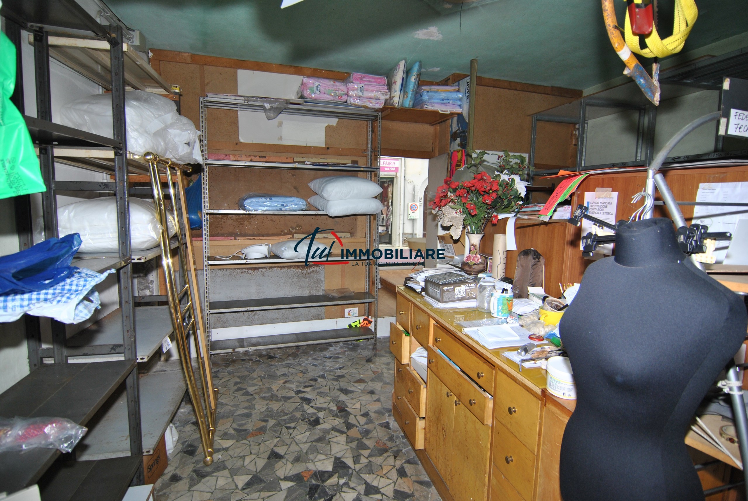 Locale commerciale in vendita in via del pettine 5, Livorno