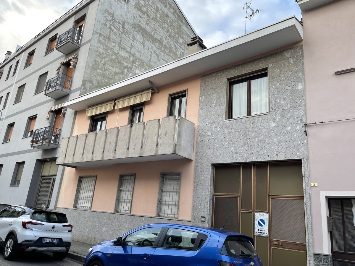 Casa indipendente con terrazzo a Novara