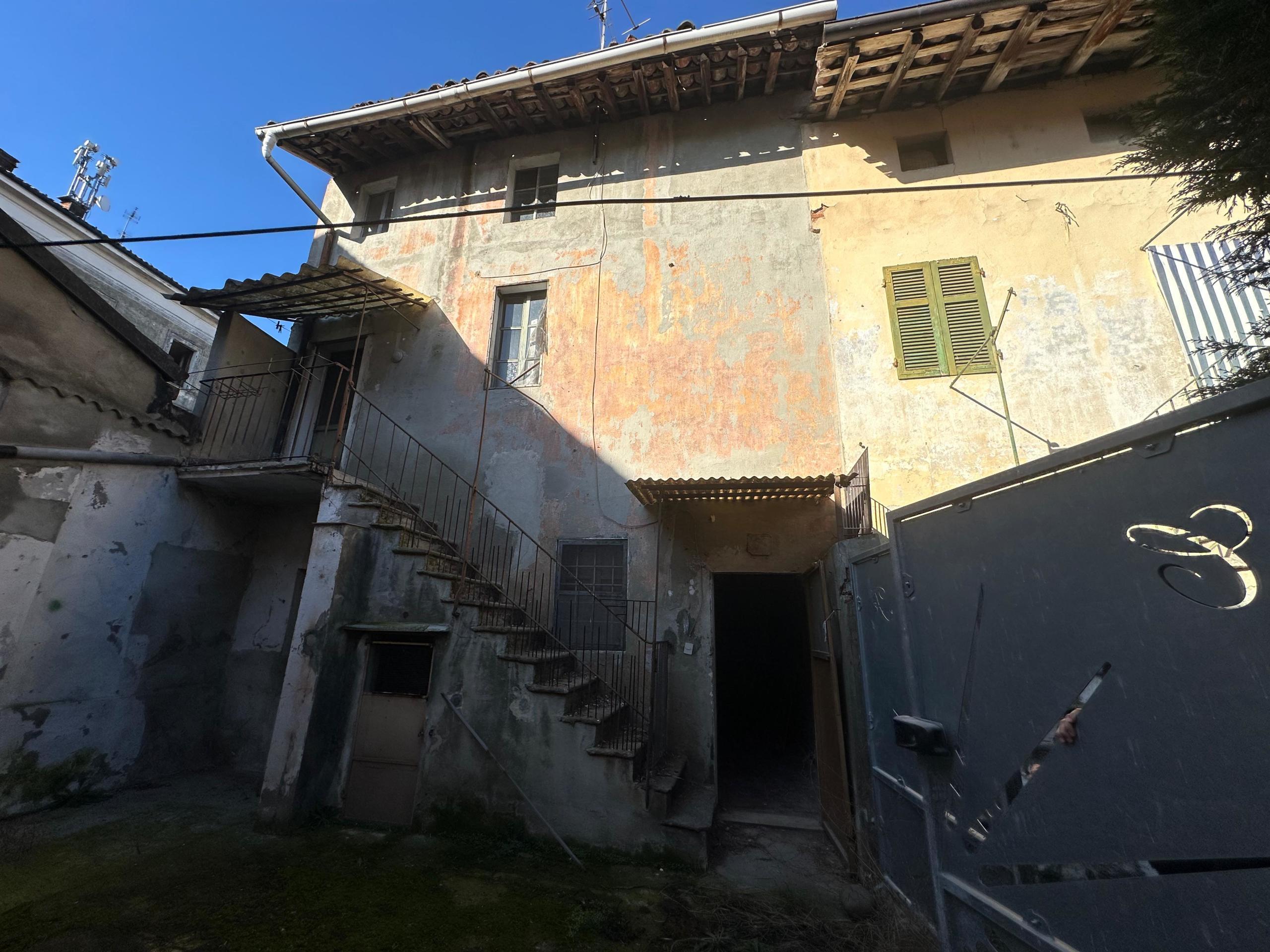 Casa indipendente da ristrutturare in vicolo castello 5, Stroppiana
