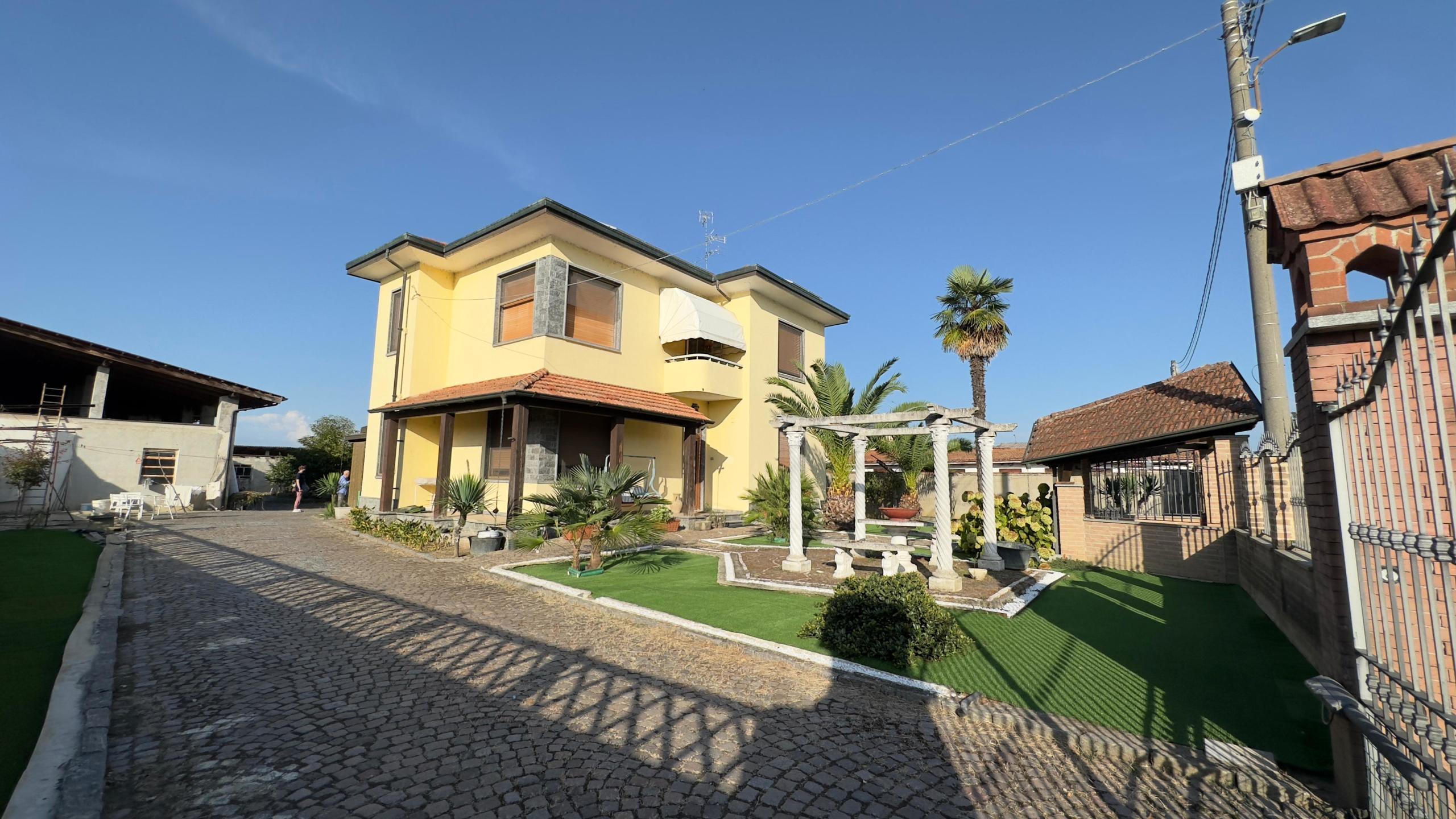 Villa con giardino in via pertengo 71, Costanzana